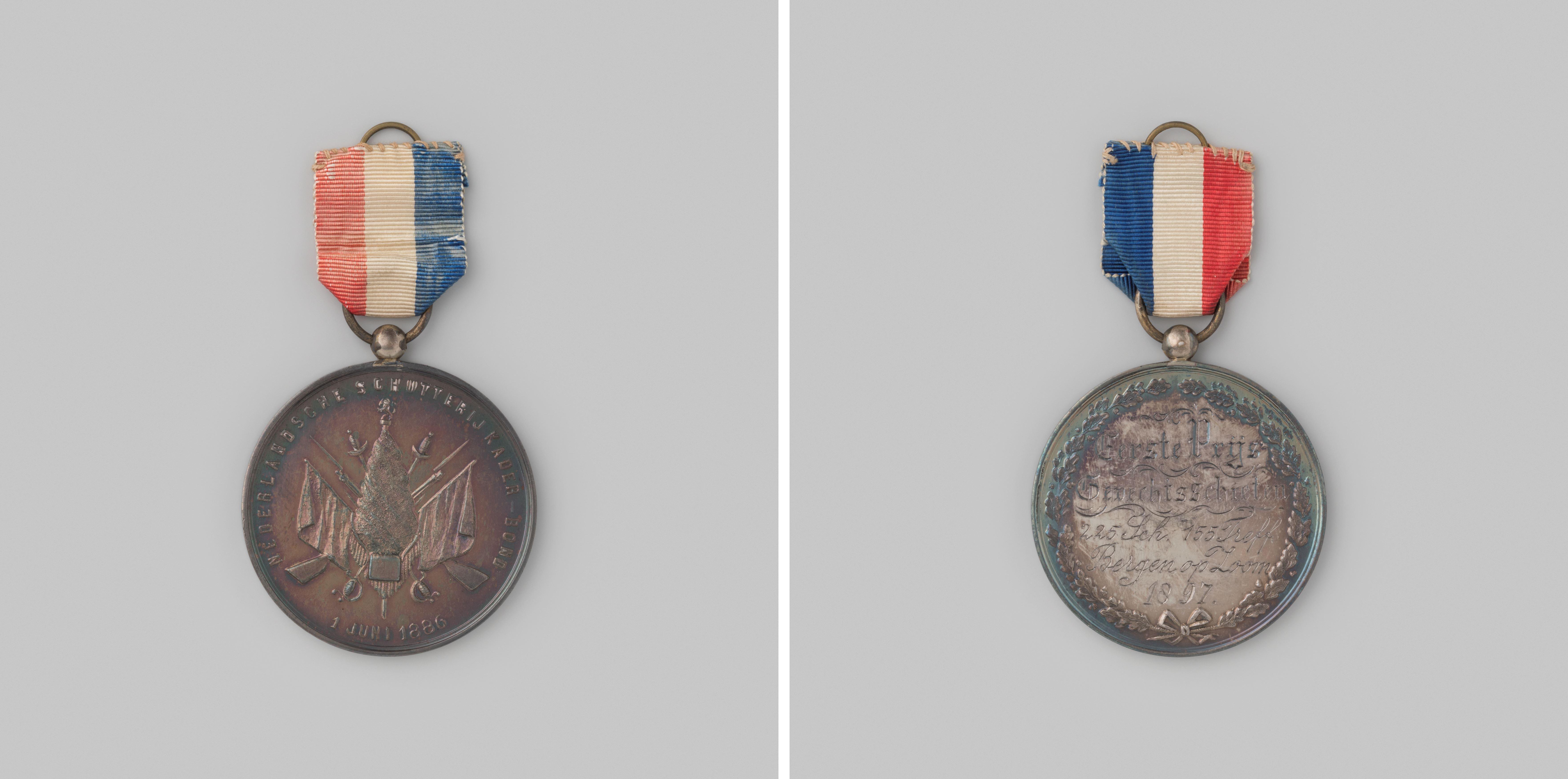 Prijspenning van de Nederlandsche Schutterij Kaderbond te Bergen op Zoom, 1897, behaald door de afdeling Amsterdam, individueel vuur, eerste prijs
