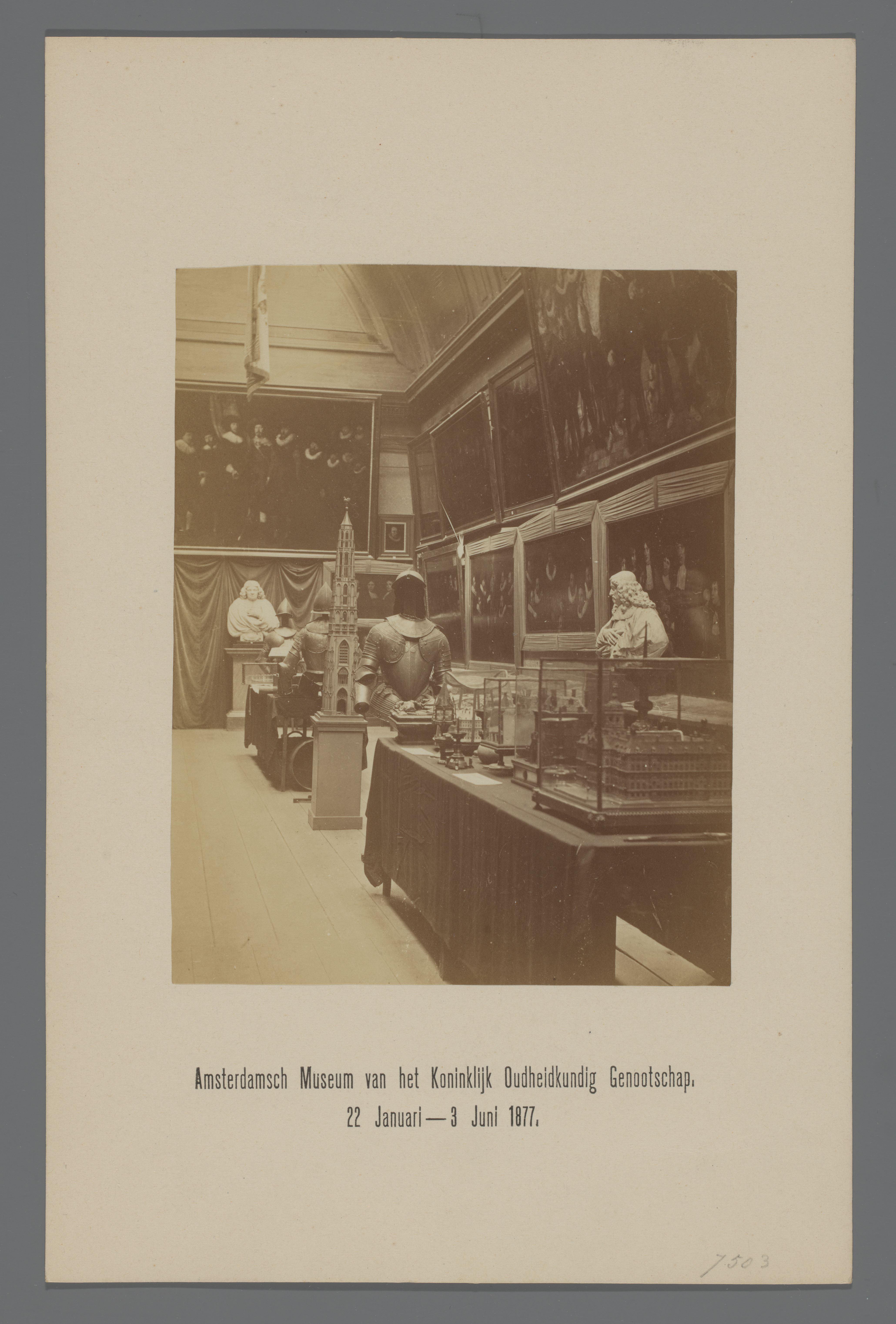 Tentoonstellingsruimte van het Amsterdamsch Museum in het Oudemannenhuis te Amsterdam