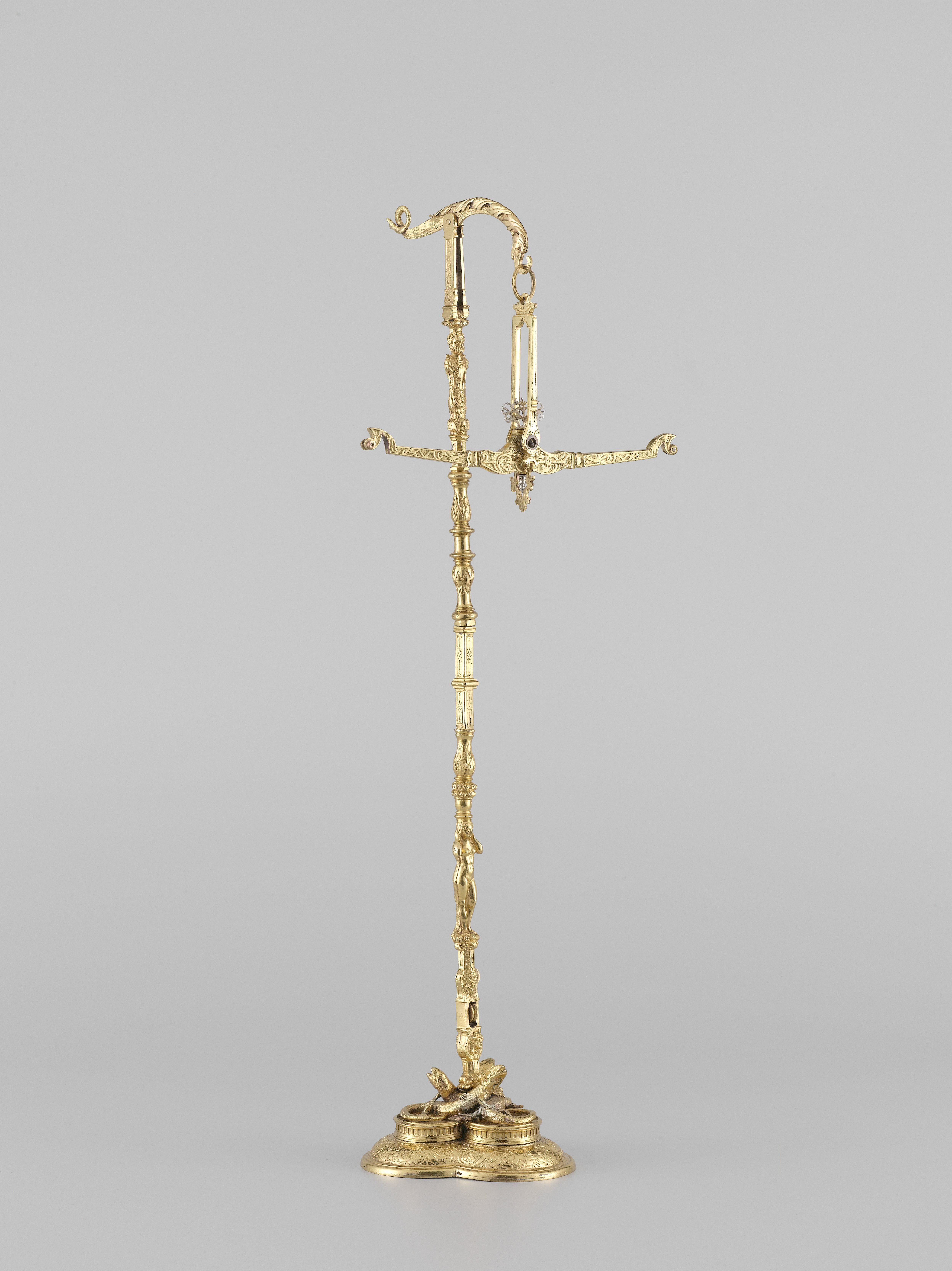 Balance standard with a counterweight