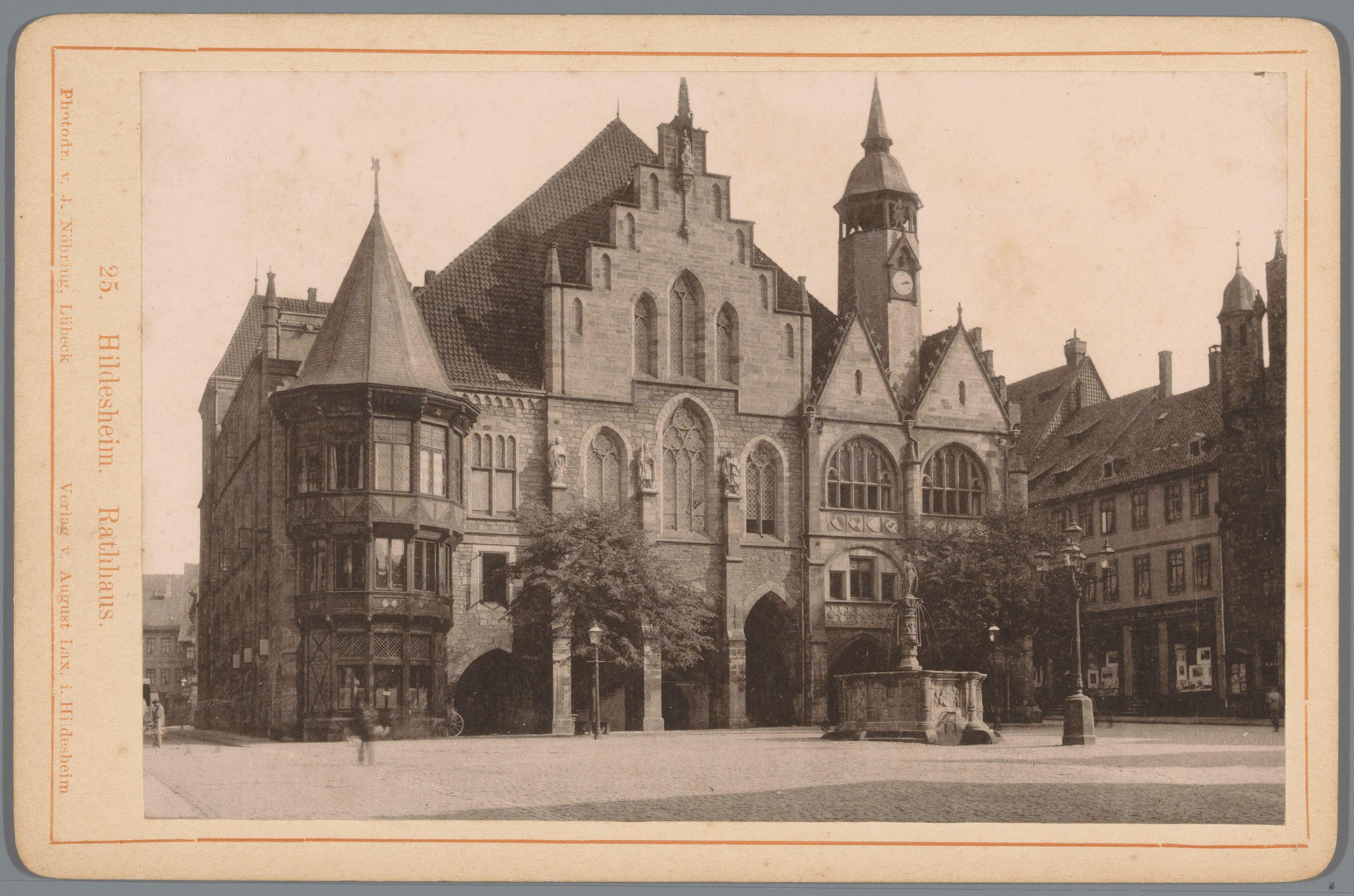 Gezicht op het stadhuis van Hildesheim