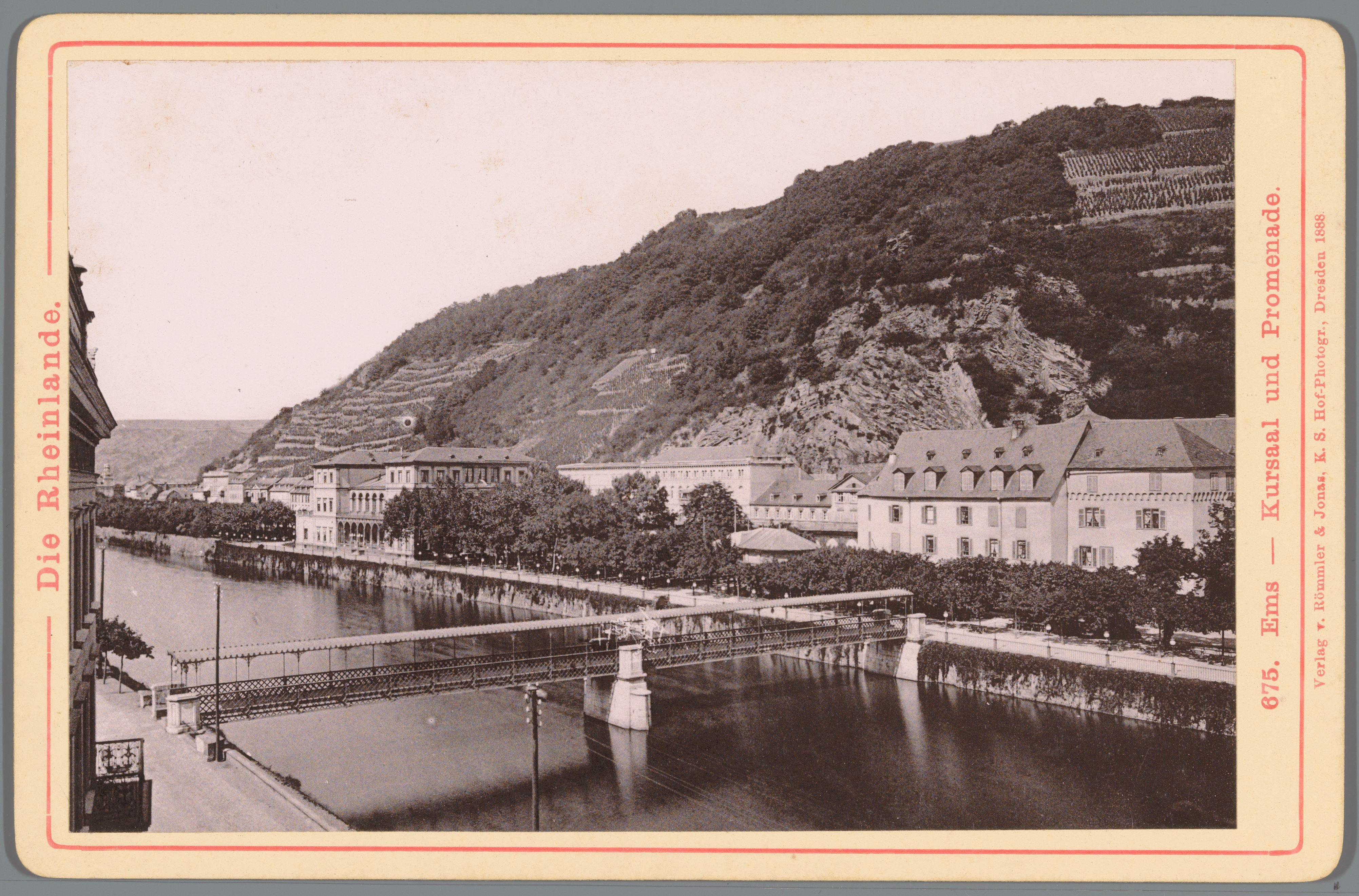 Gezicht op het kursaal en een promenade aan de Rijn in Bad Ems