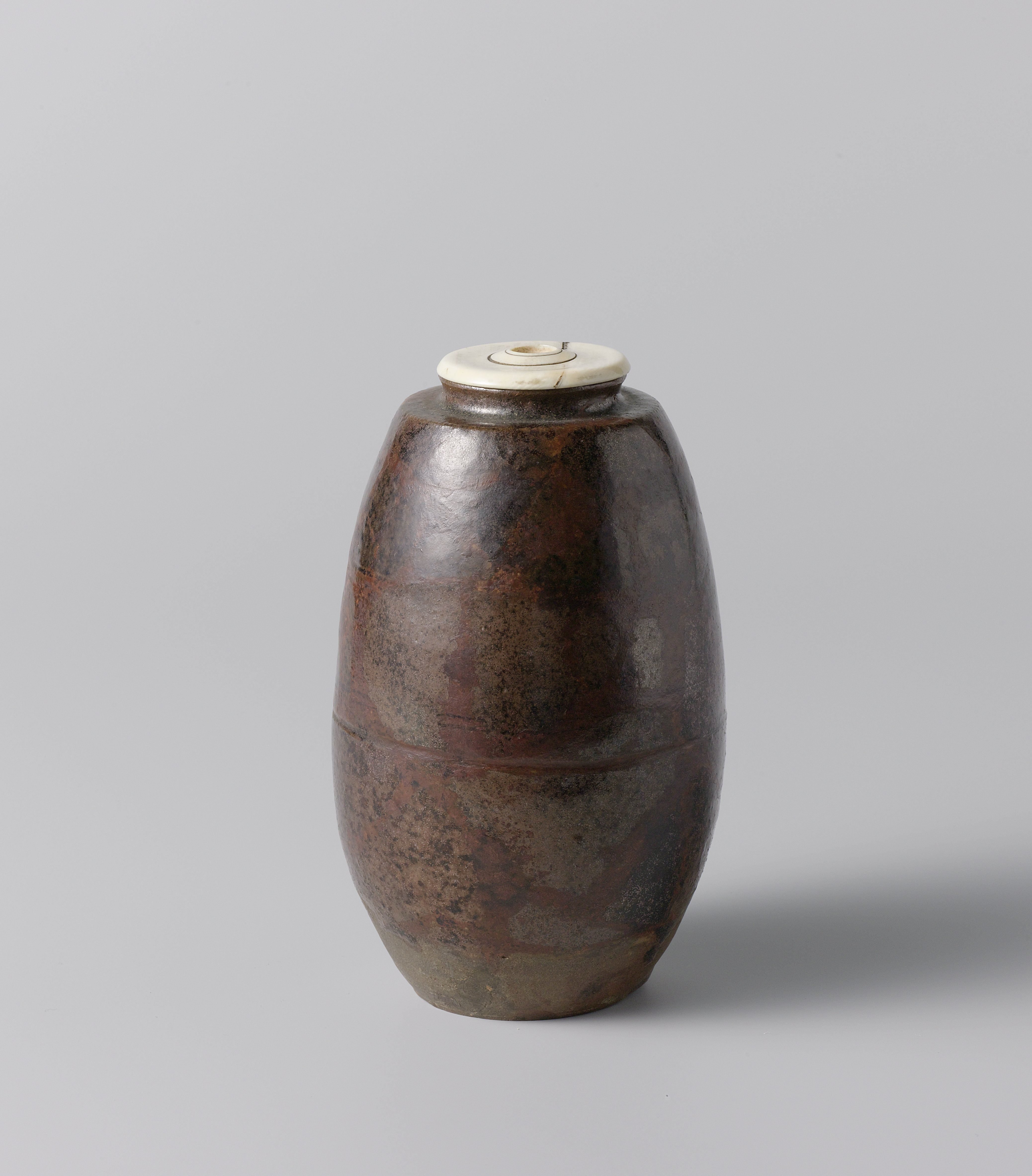 Tea caddy with a brown glaze