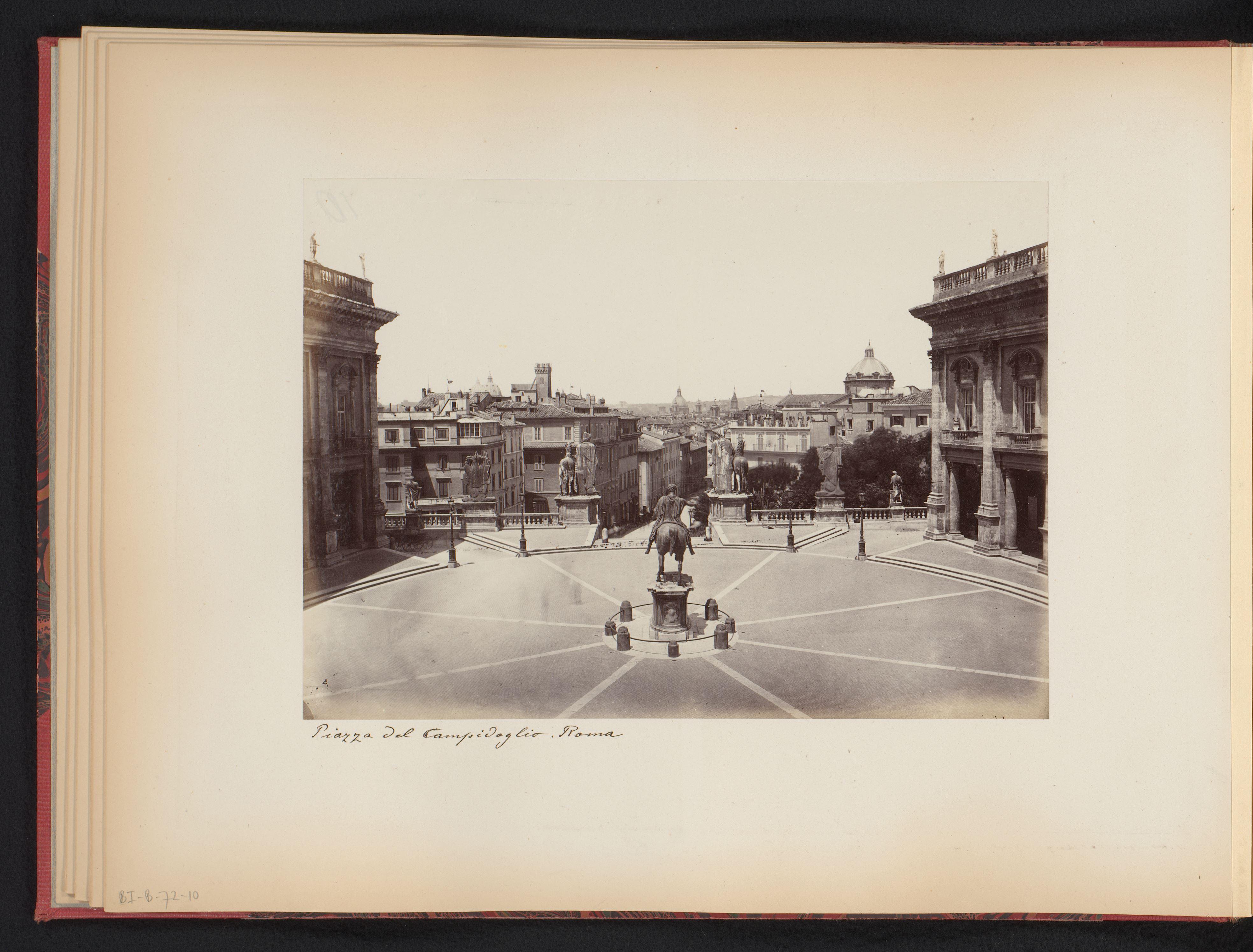 Gezicht op het Piazza del Campidoglio te Rome, Italië