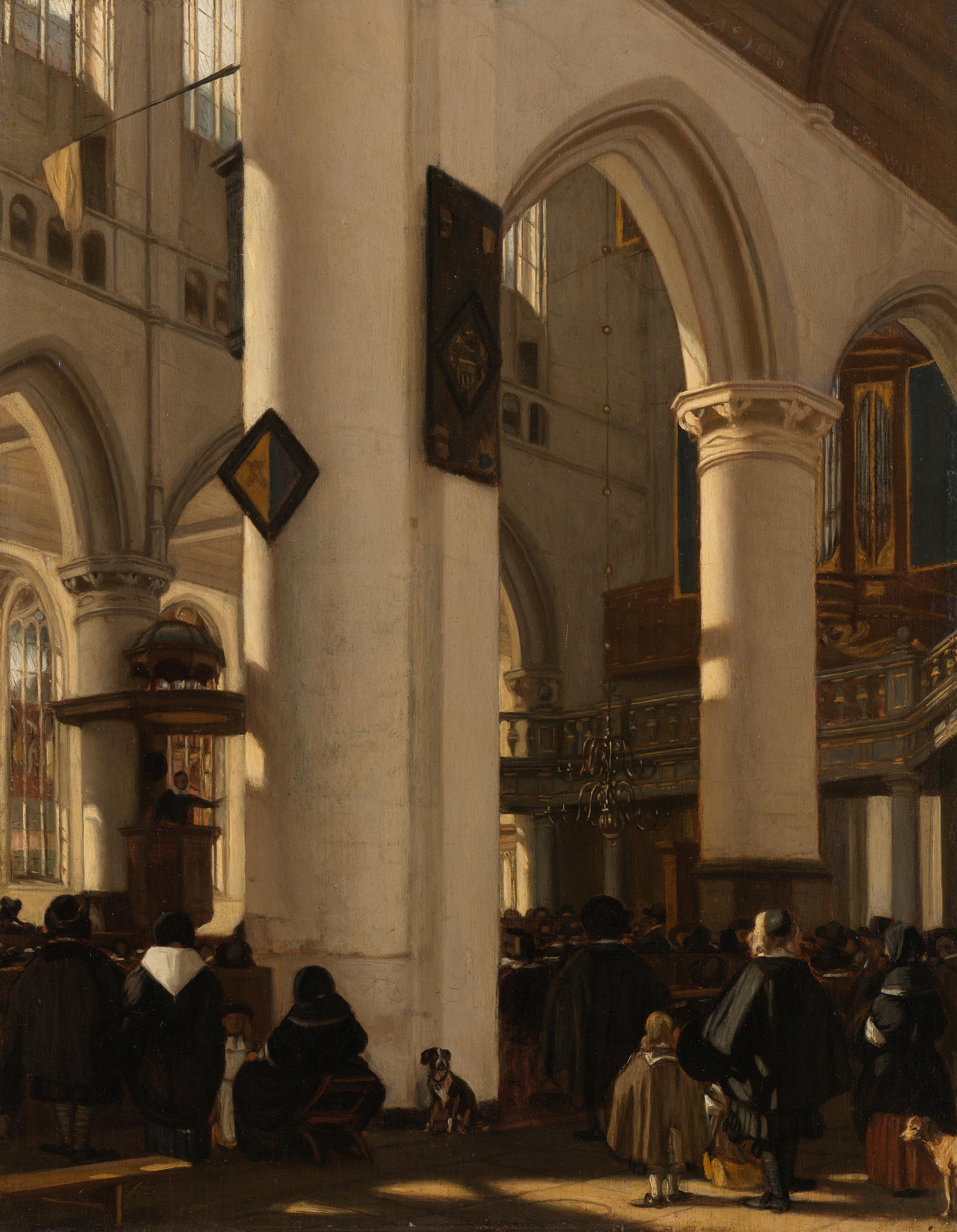 Interieur van een protestantse, gotische kerk tijdens een dienst
