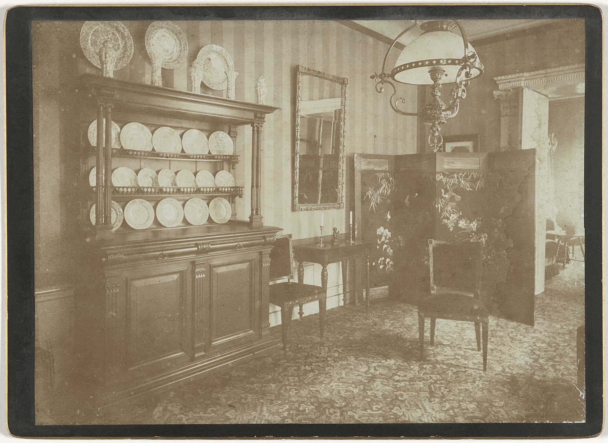 Interieur van het woonhuis van Edouard Quarles van Ufford en zijn echtgenote Clara Catharina May Twiss op Janskerkhof 25 in Utrecht
