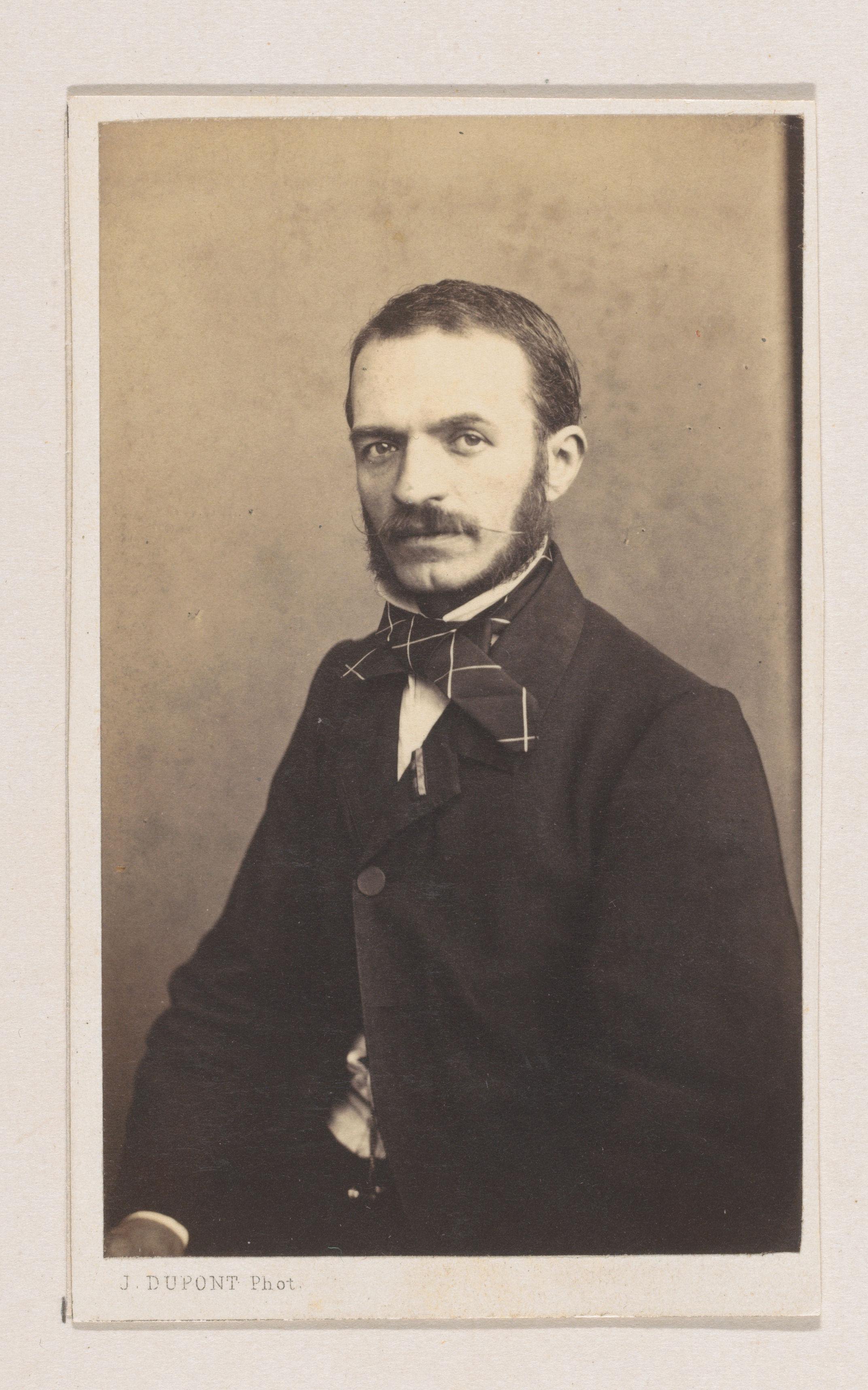 Portret van de graveur Michael Karen Antoon Verzwyvel, halffiguur