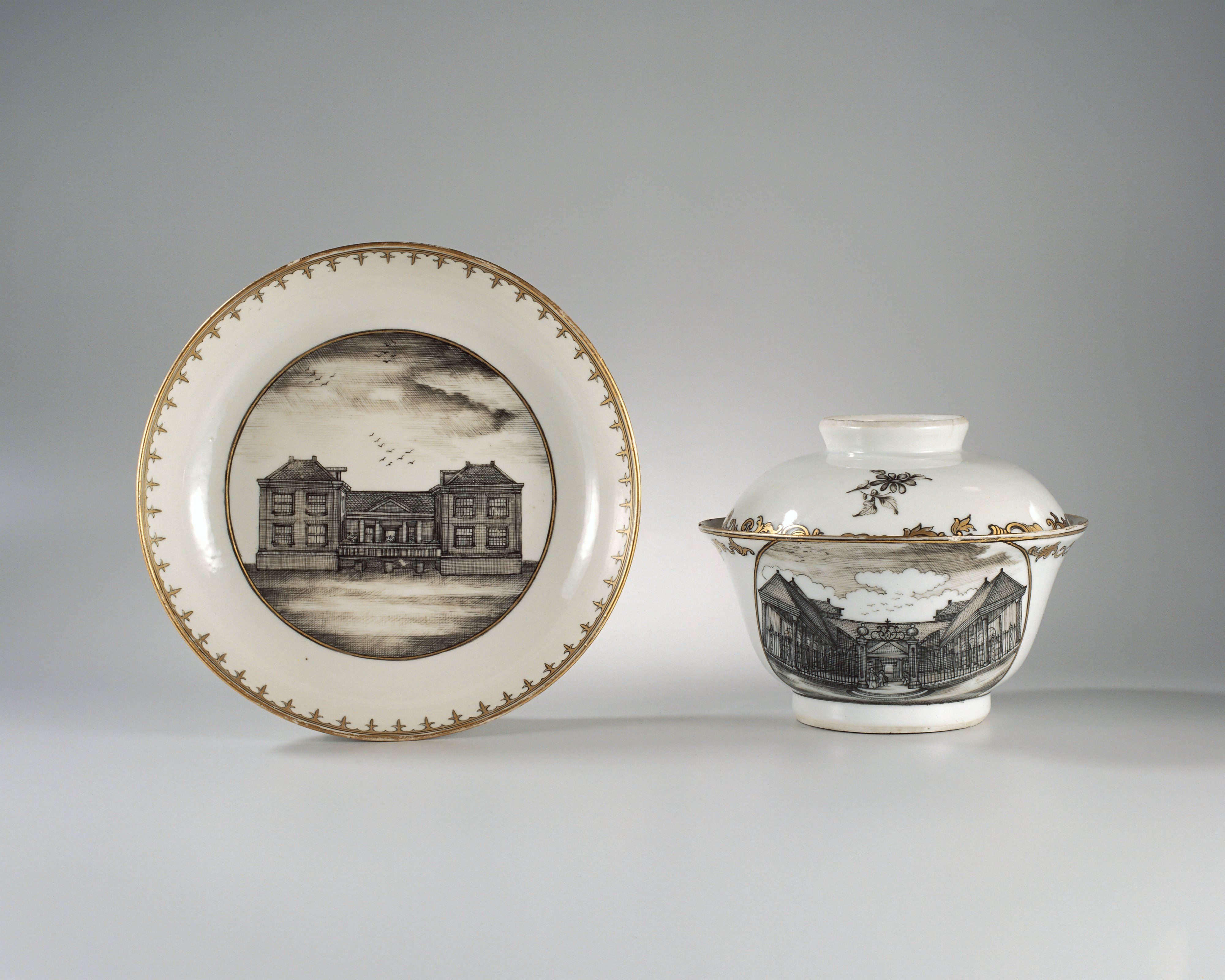 Sugar bowl with stand with an image of the Corn Exchange in Amsterdam