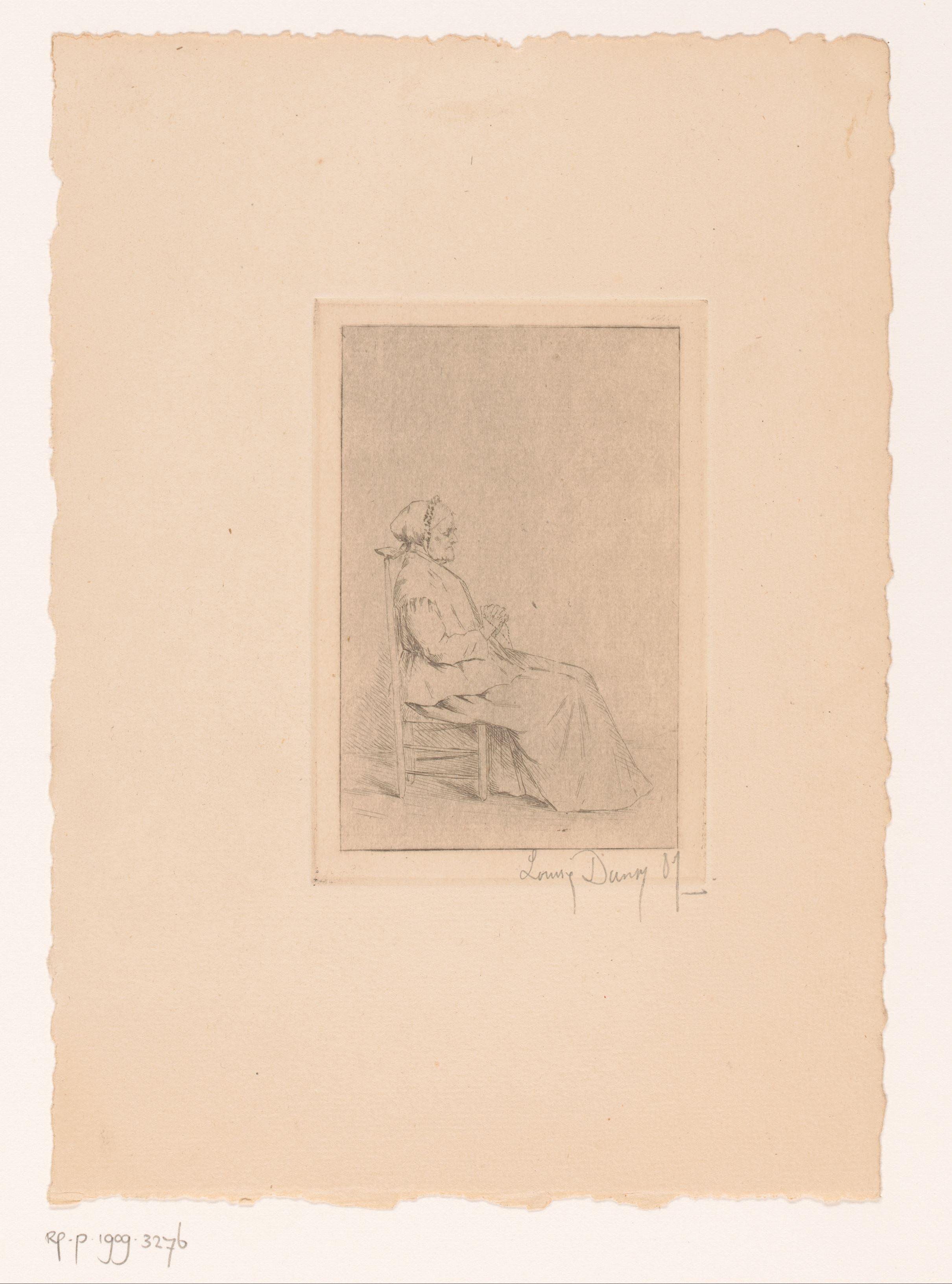 Oude dame met rozenkrans tussen gevouwen handen