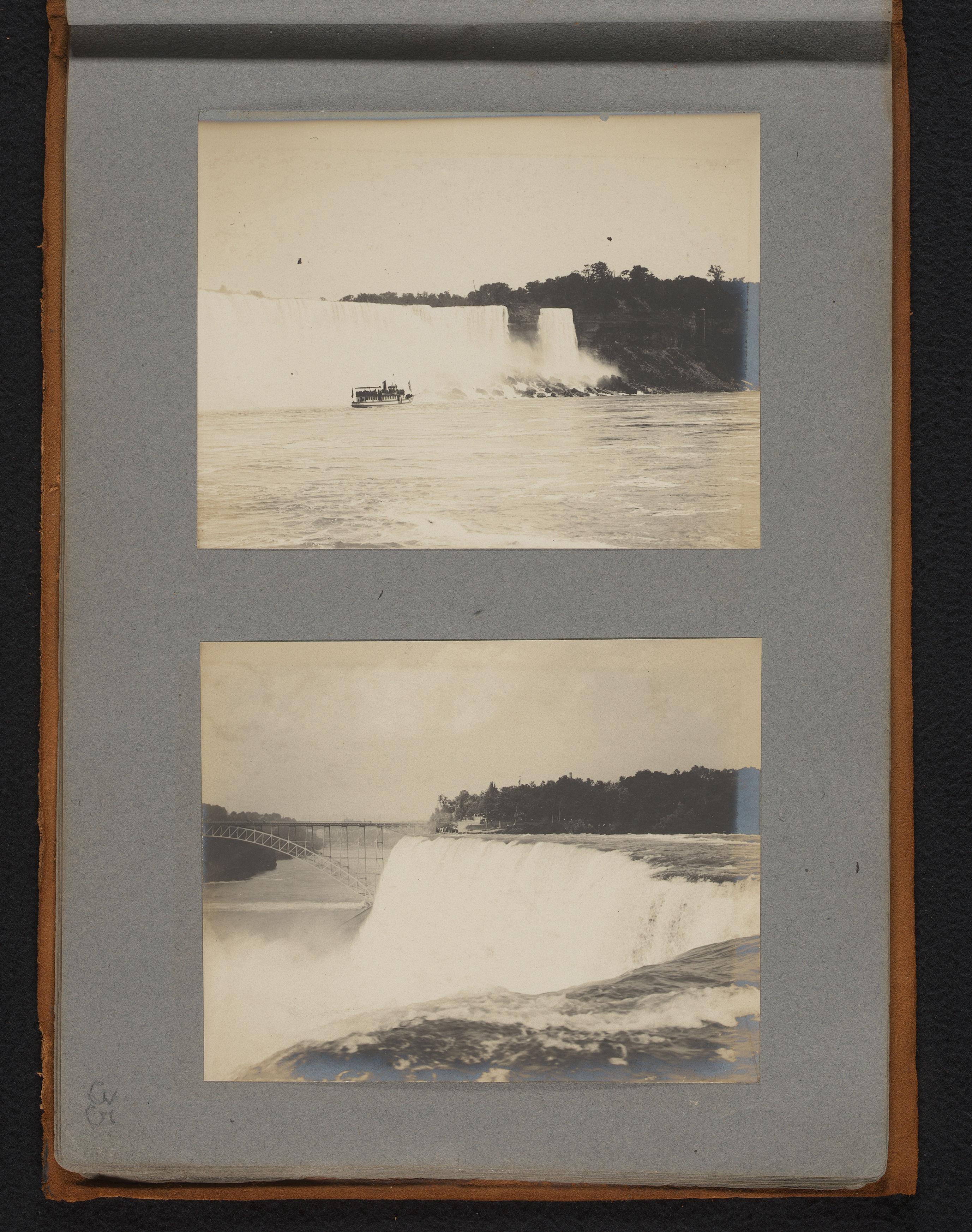 Gezicht op de Niagarawatervallen met een stoomboot en de voormalige Honeymoon Bridge