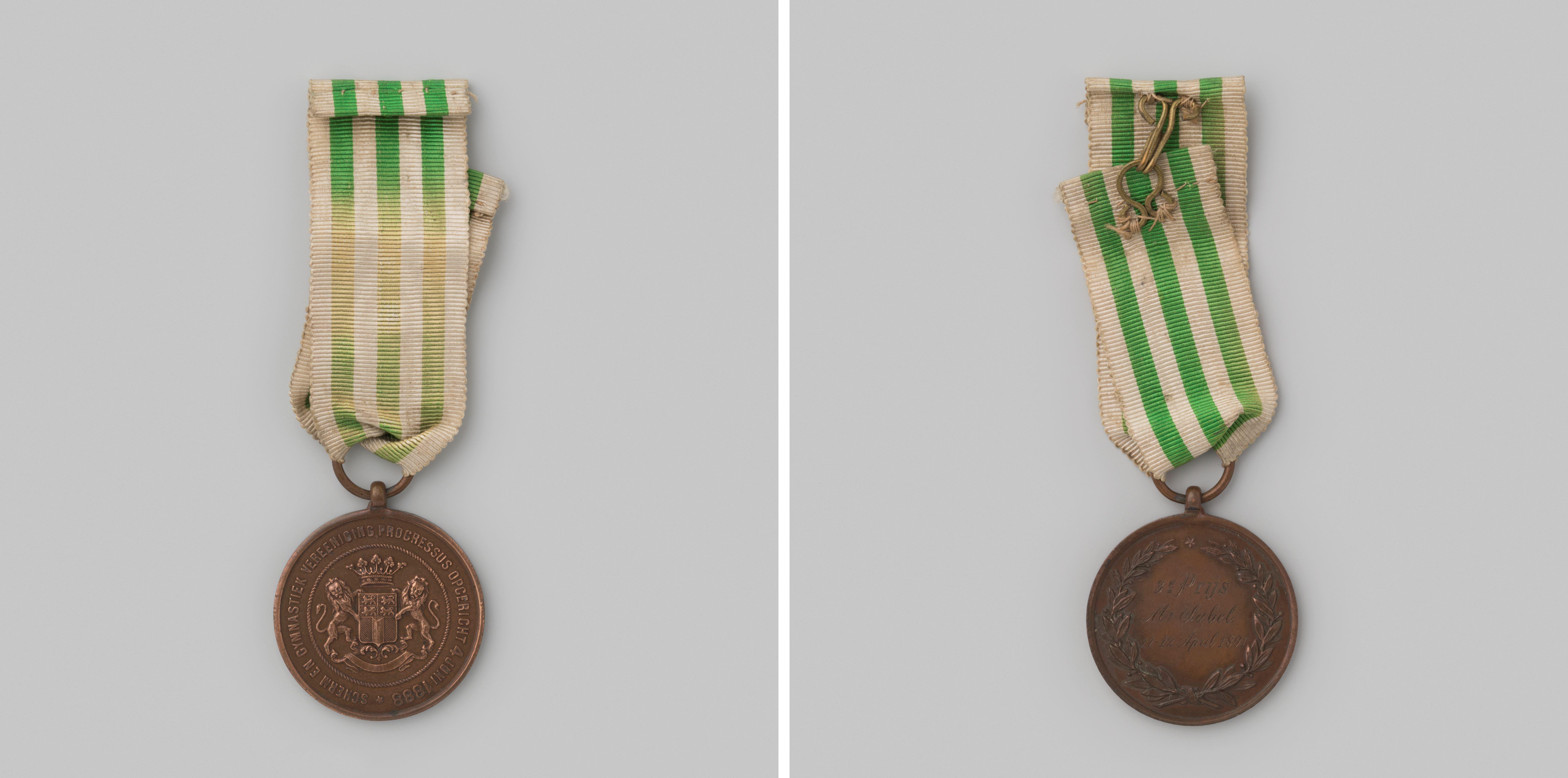 Prijspenning van de scherm- en gymnastiekvereniging Progressus te Rotterdam, 1891, behaald door J.F. Petri van de schermvereniging der onderofficieren te Amsterdam, meester op de sabel, derde prijs