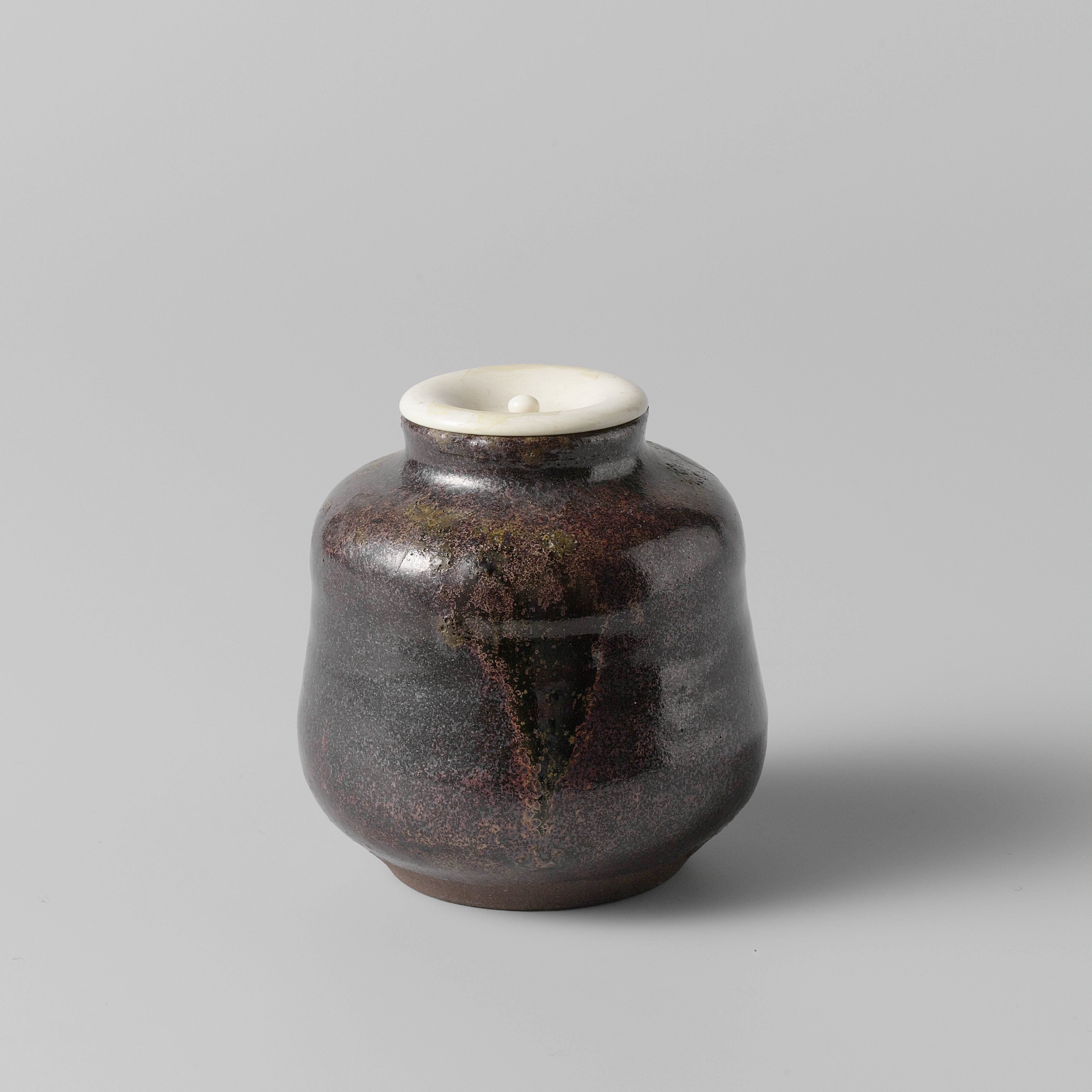 Tea caddy with a purple glaze