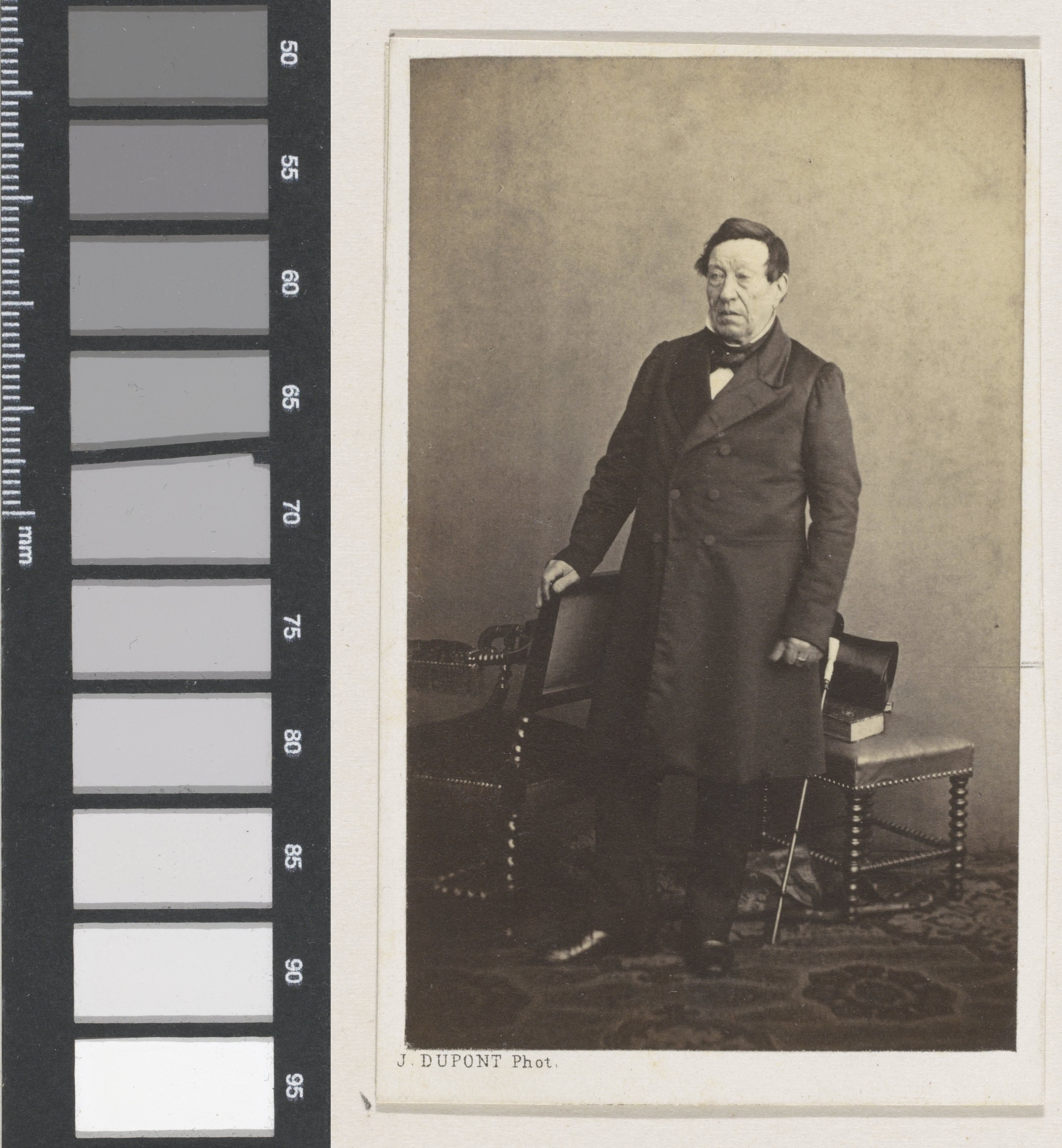Portret van de schilder en beeldhouwer Jean-Baptiste Van Rooy, ten voeten uit
