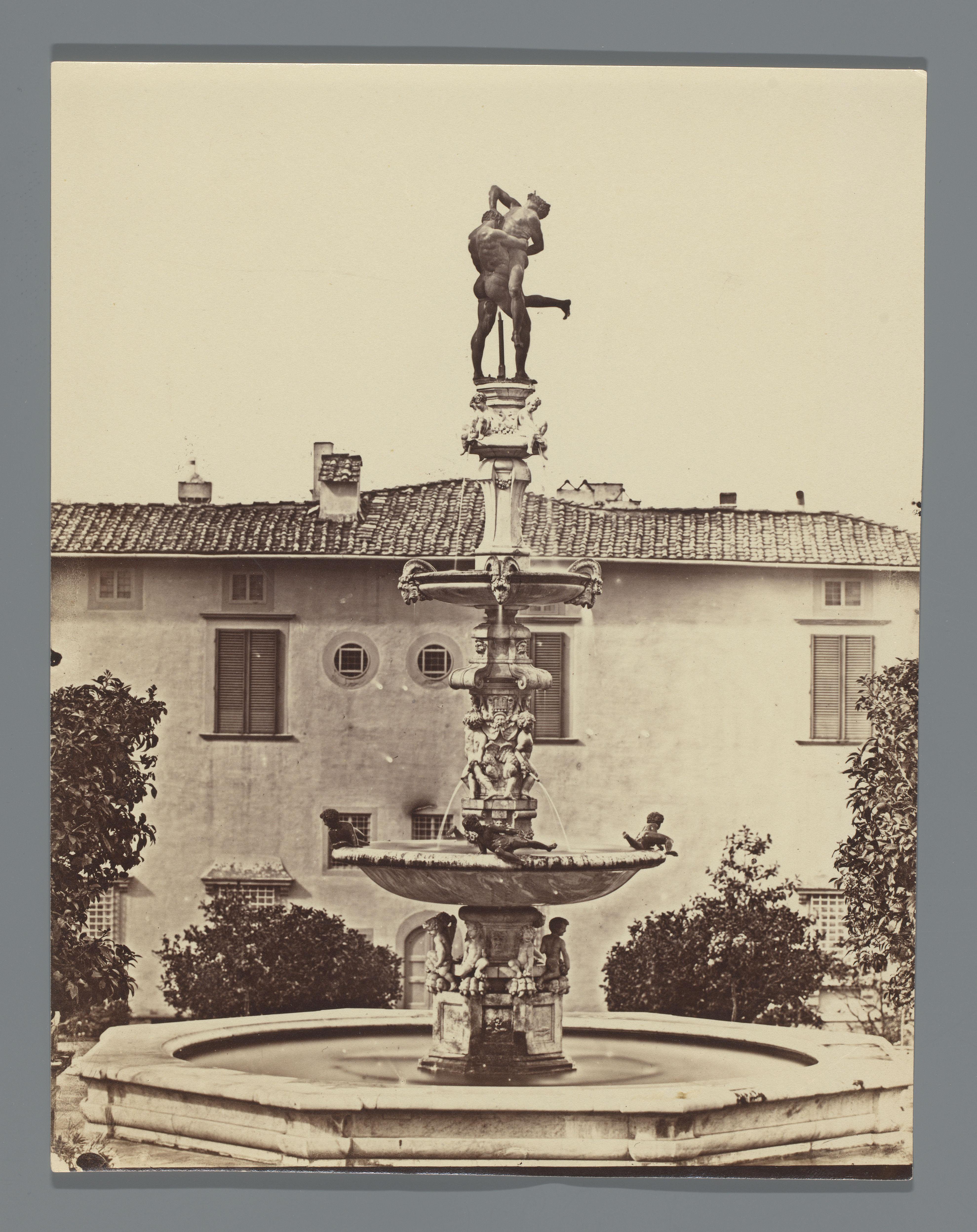 Fontein met Hercules en Bacchus