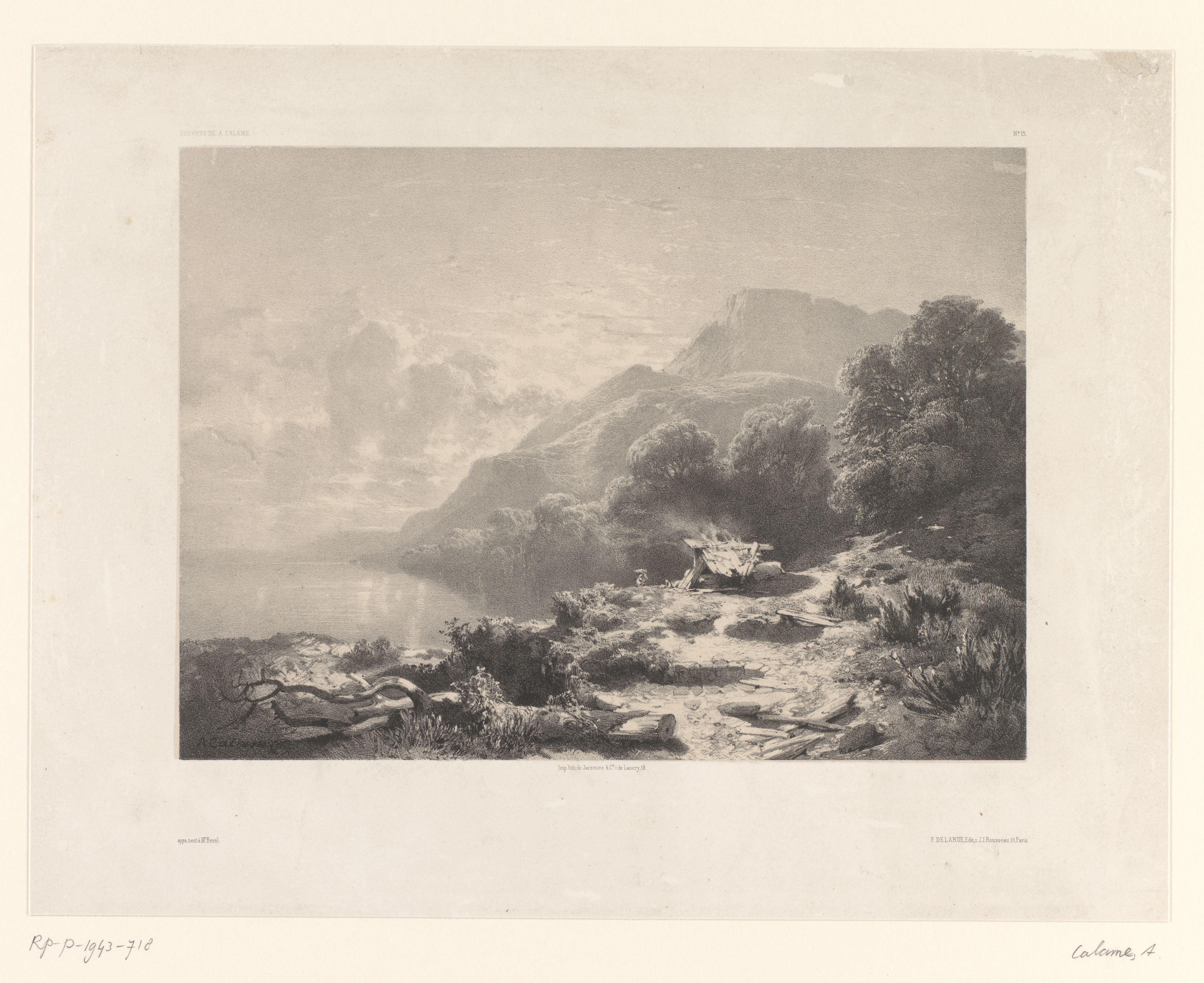 Berglandschap met pad langs een meer