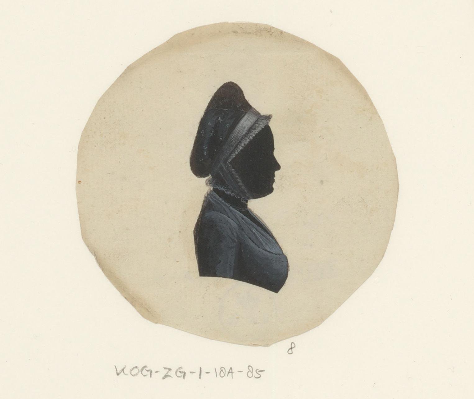 Silhouetportret van een onbekende oude vrouw met muts