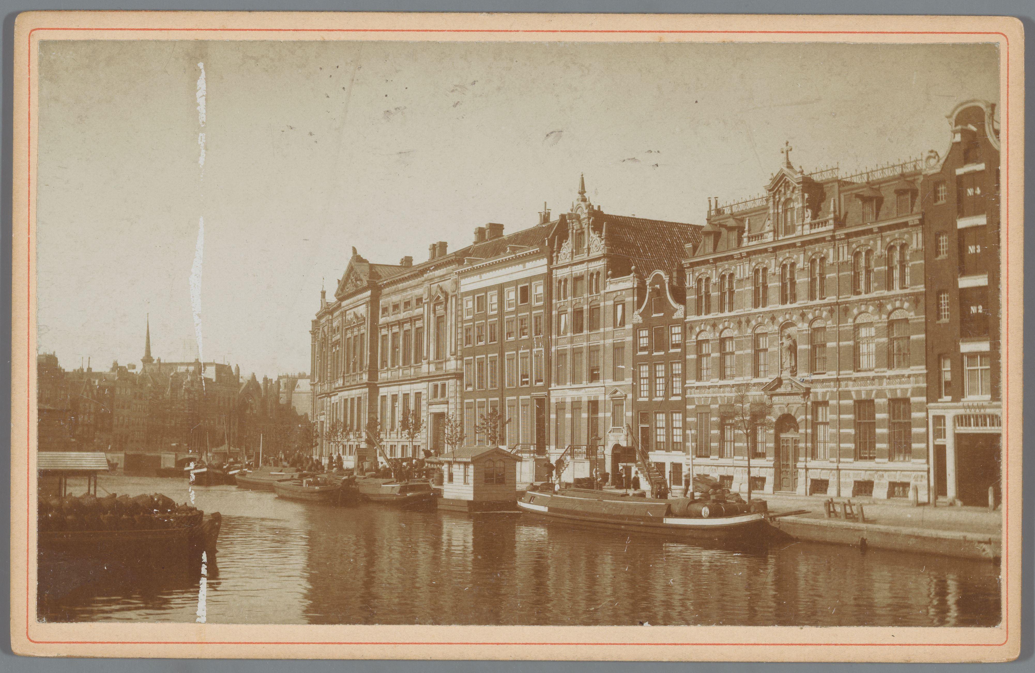Gezicht op het Rokin in Amsterdam
