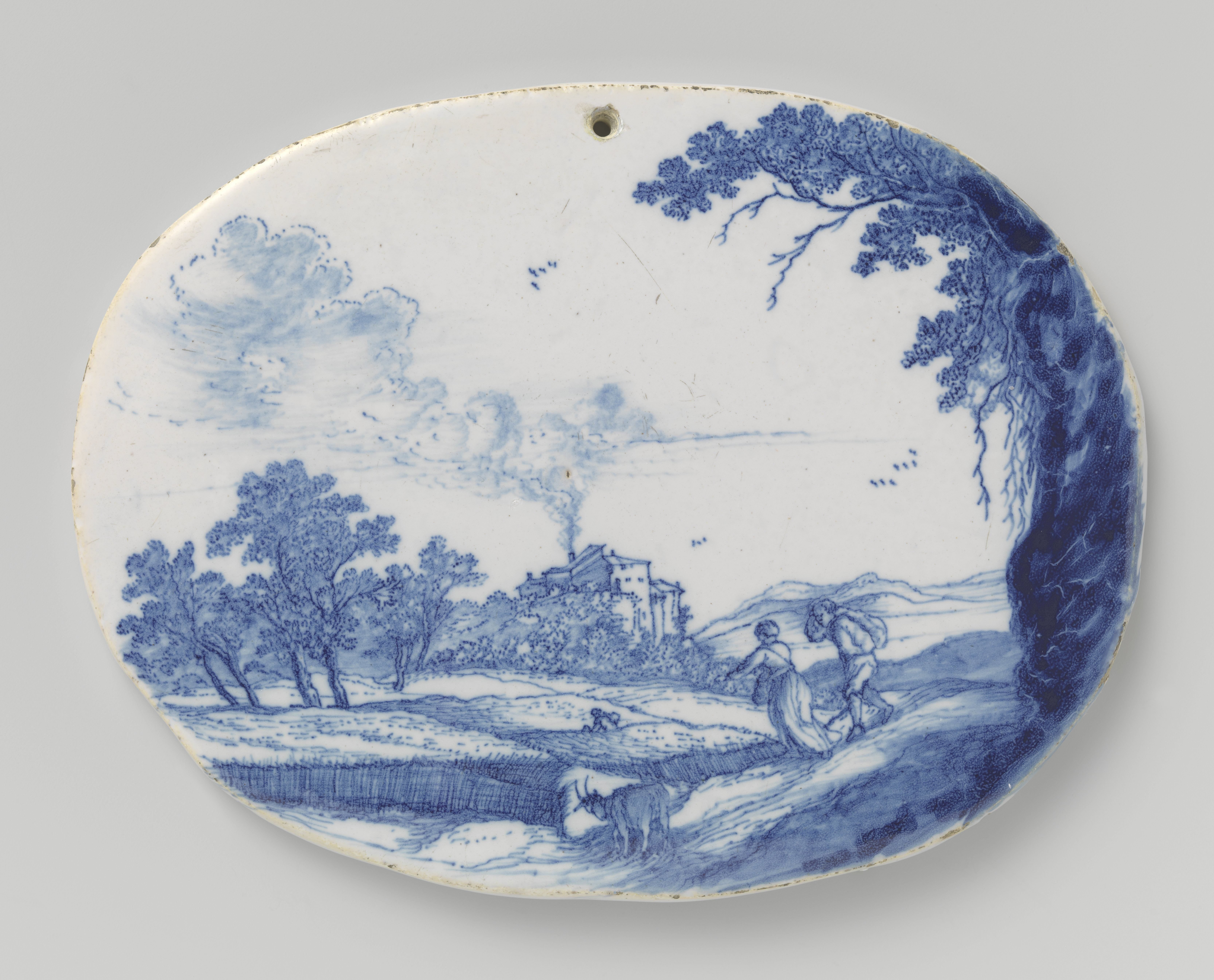 Twee ovale platen met landschappen