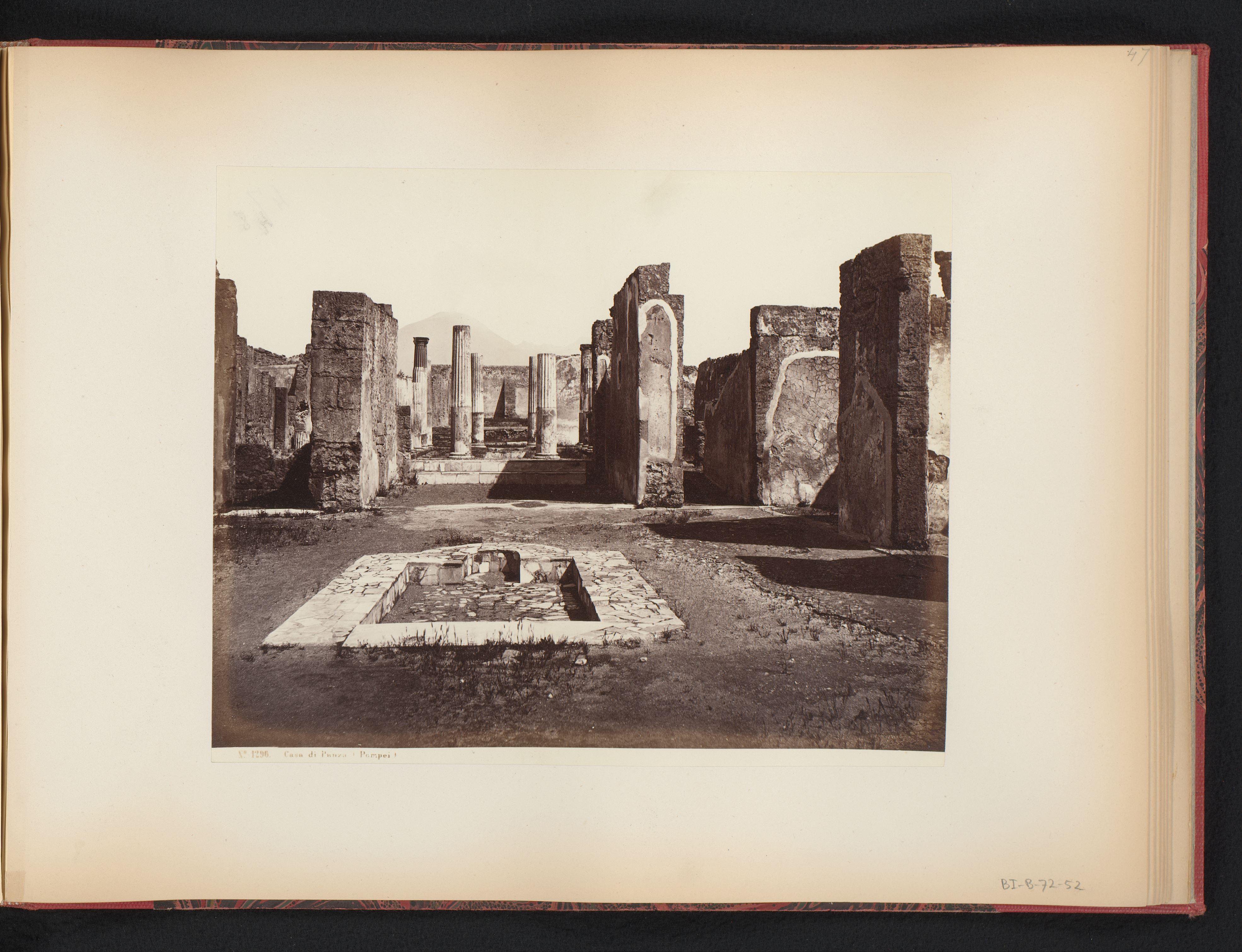 Gezicht op de ruïne van het Casa di Pansa te Pompeï, Italië