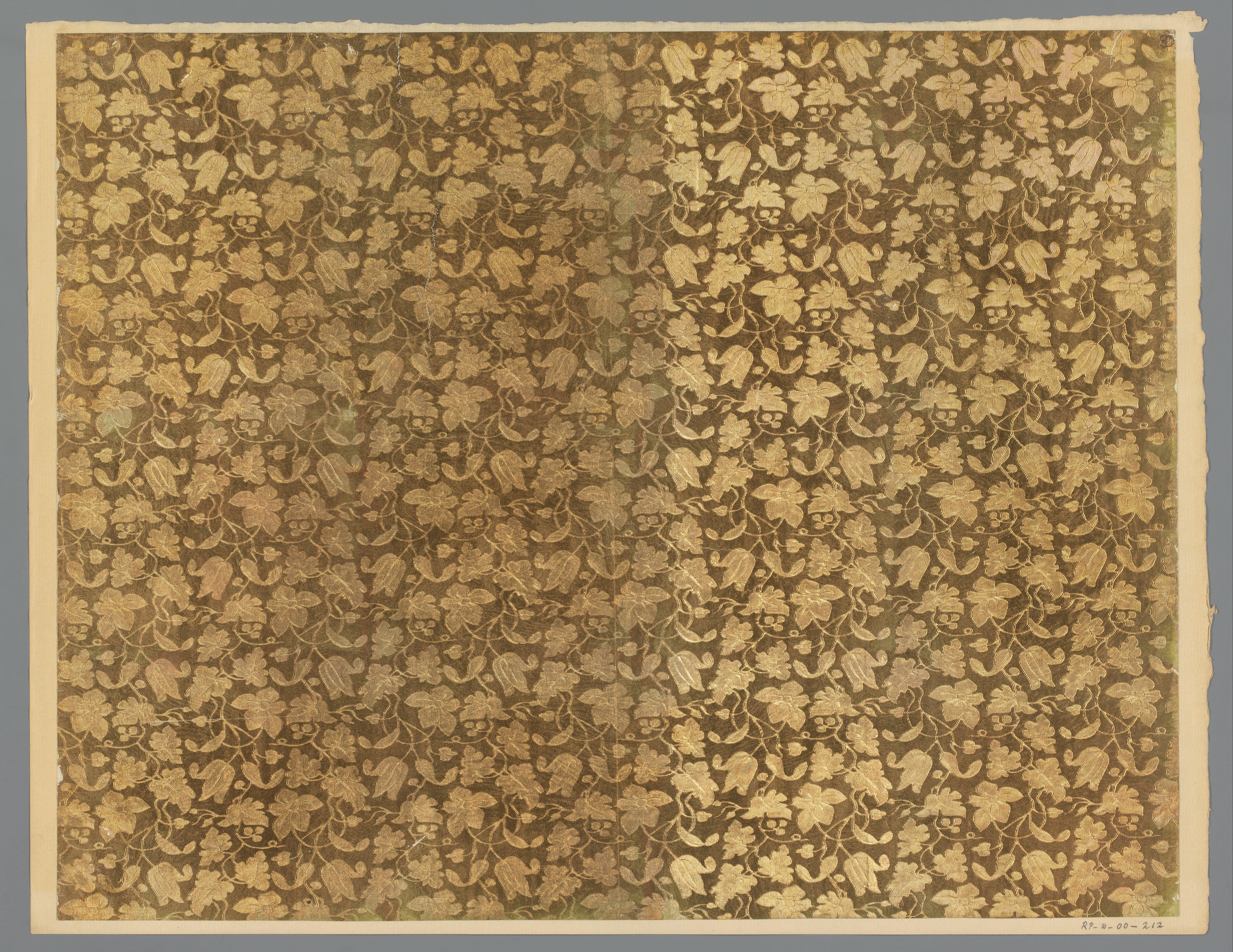 Blad met patroon van bladeren en bloemen