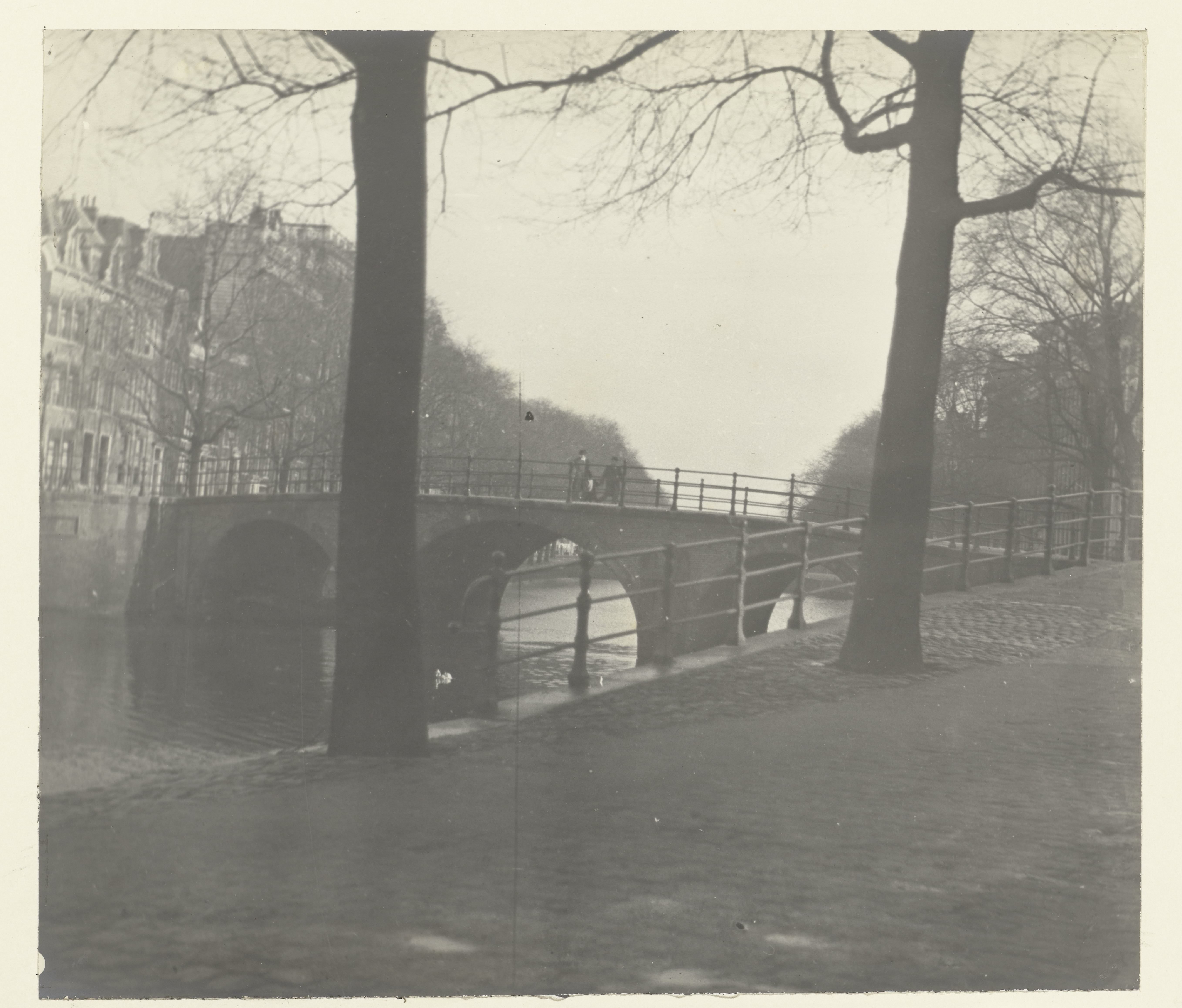 Brug over de Keizersgracht, hoek Reguliersgracht te Amsterdam