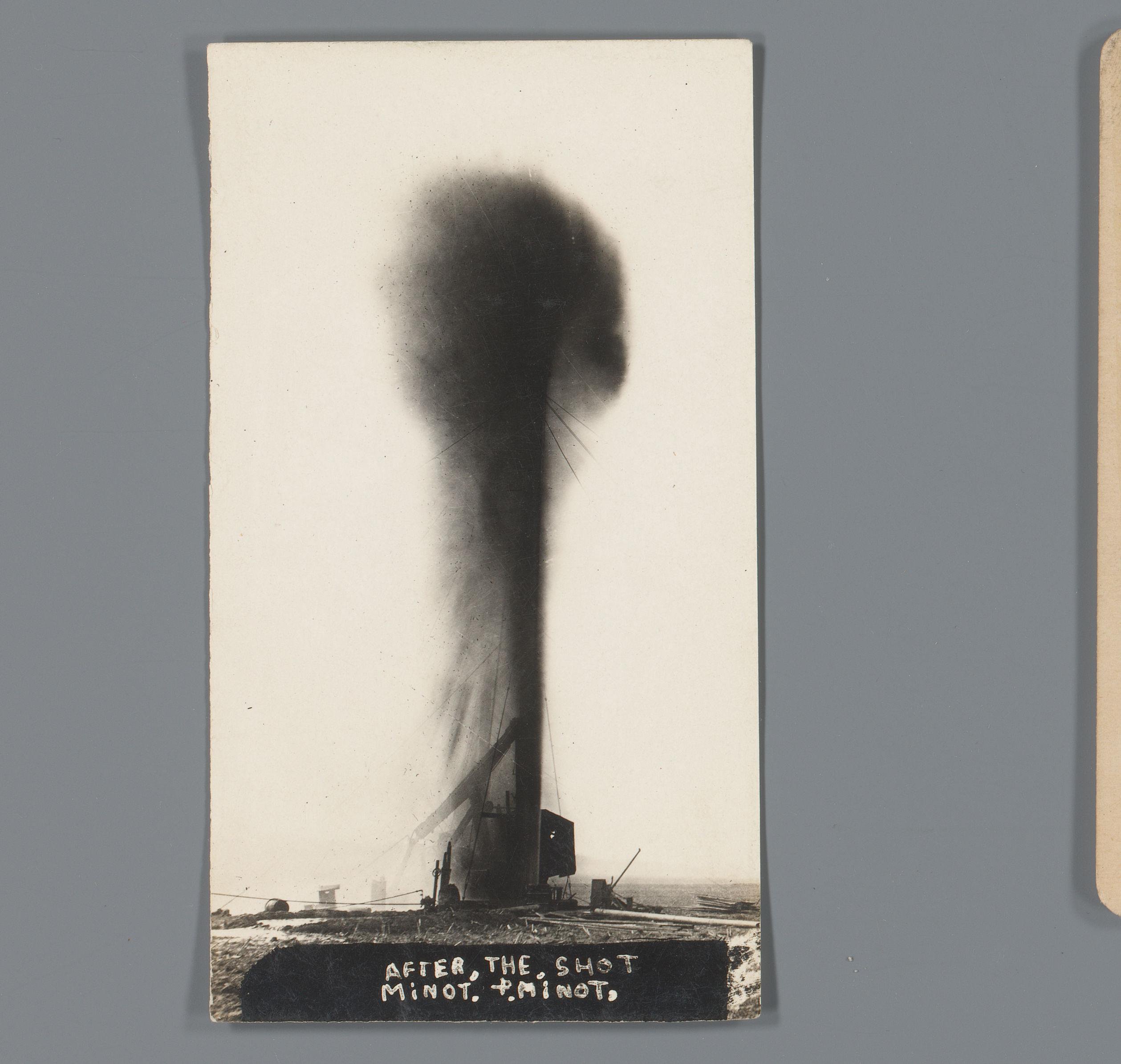 Gezicht op een explosie in een oliebron van Minot & Minot, Tulsa