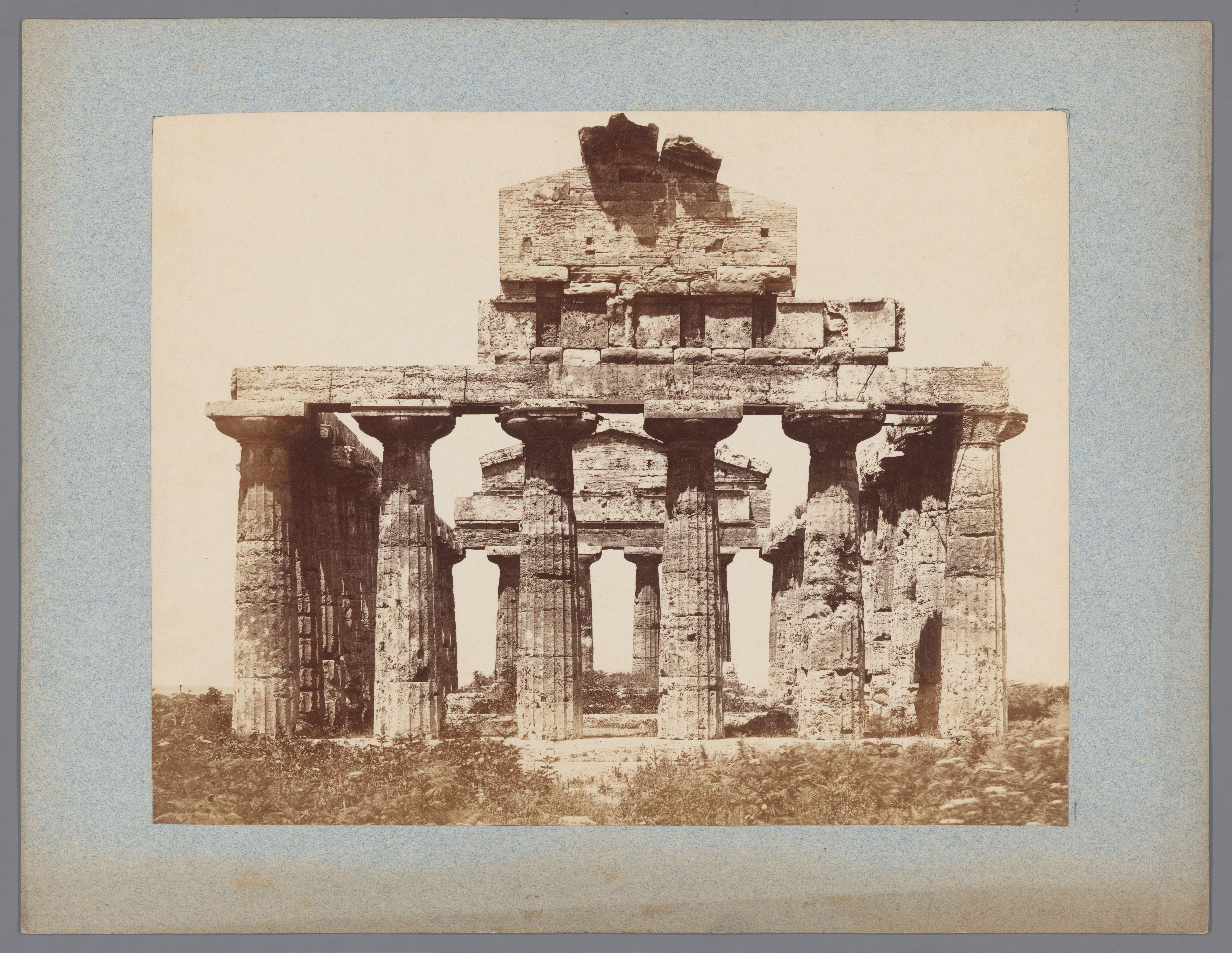Vooraanzicht van de Tempel van Athena te Paestum