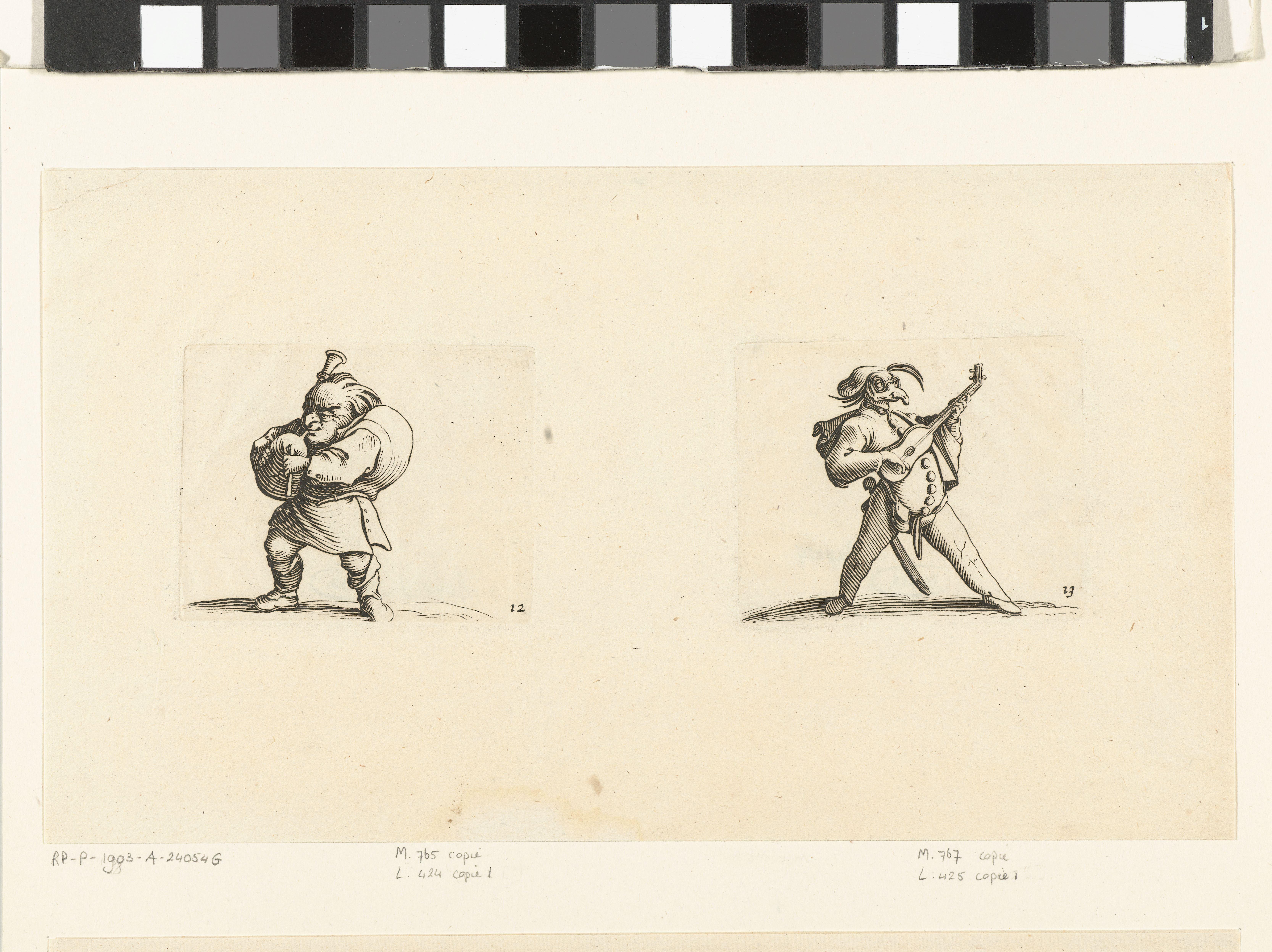 Kleine mens (karikatuur) met doedelzak; commedia dell'arte-figuur met gitaar, zwaard en masker