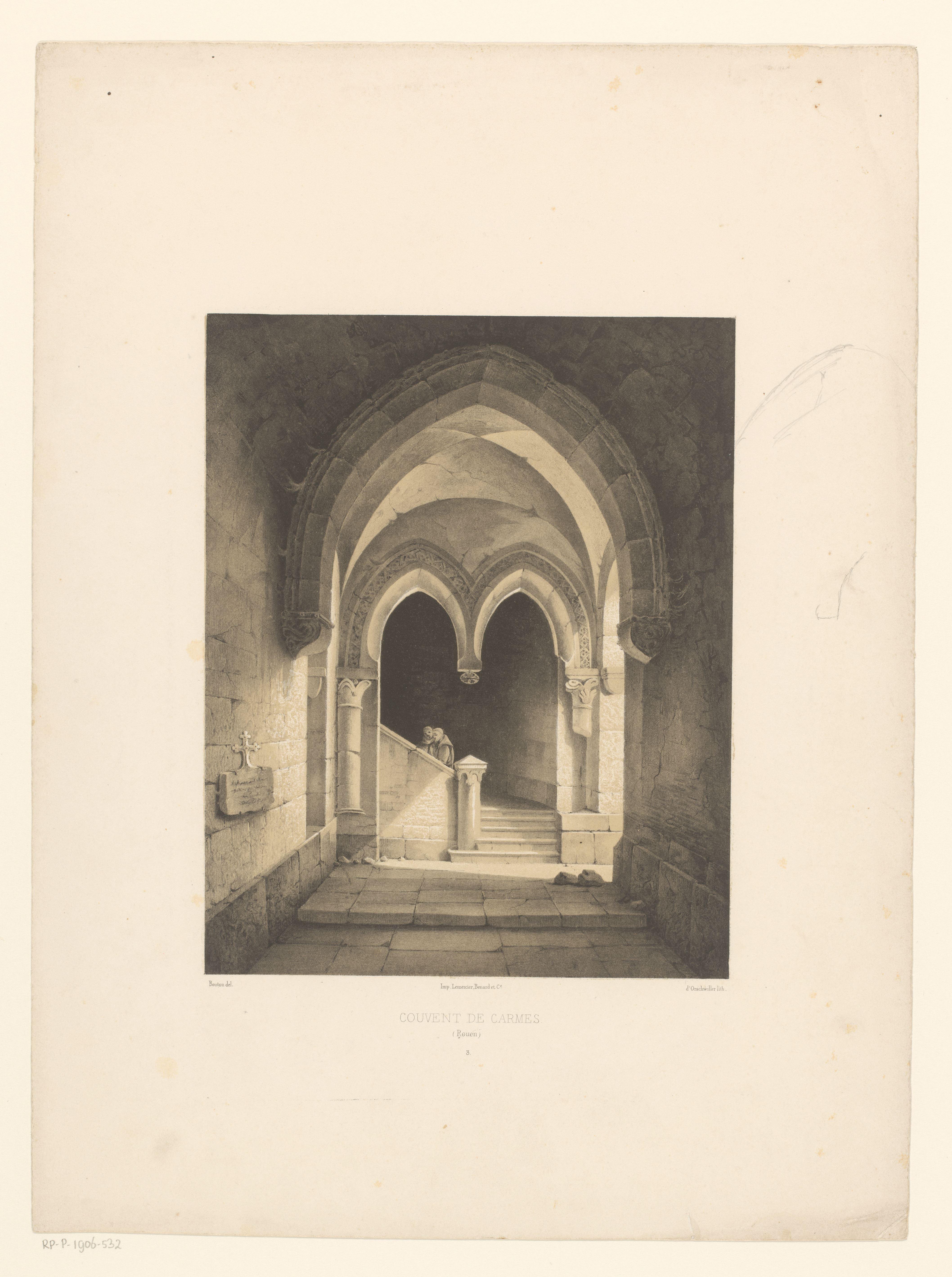 Interieur van een klooster met twee monniken op de achtergrond