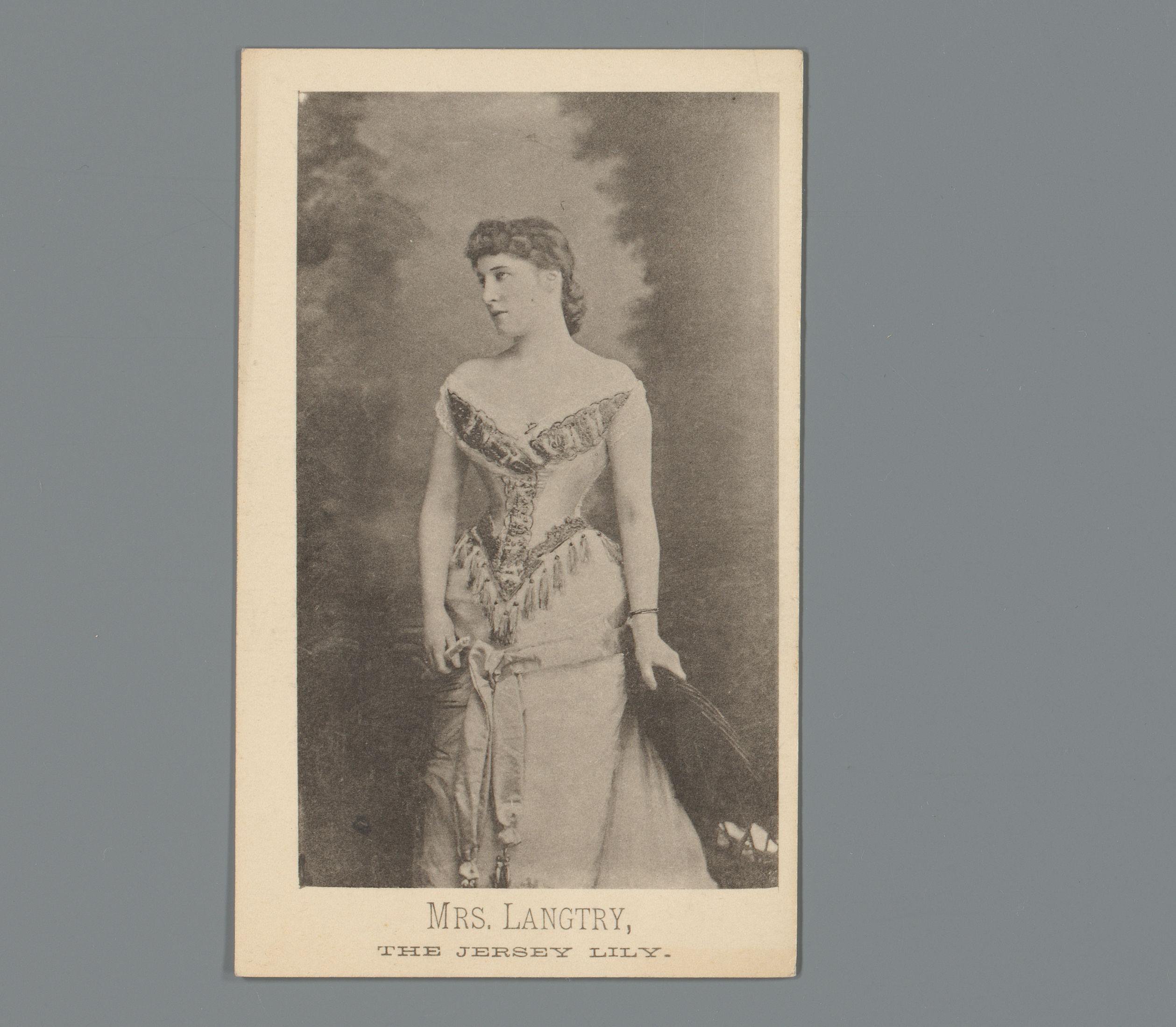 Reclame voor serviesgoed van Hughes, Manchester & Co. met portret van Lillie Langtry
