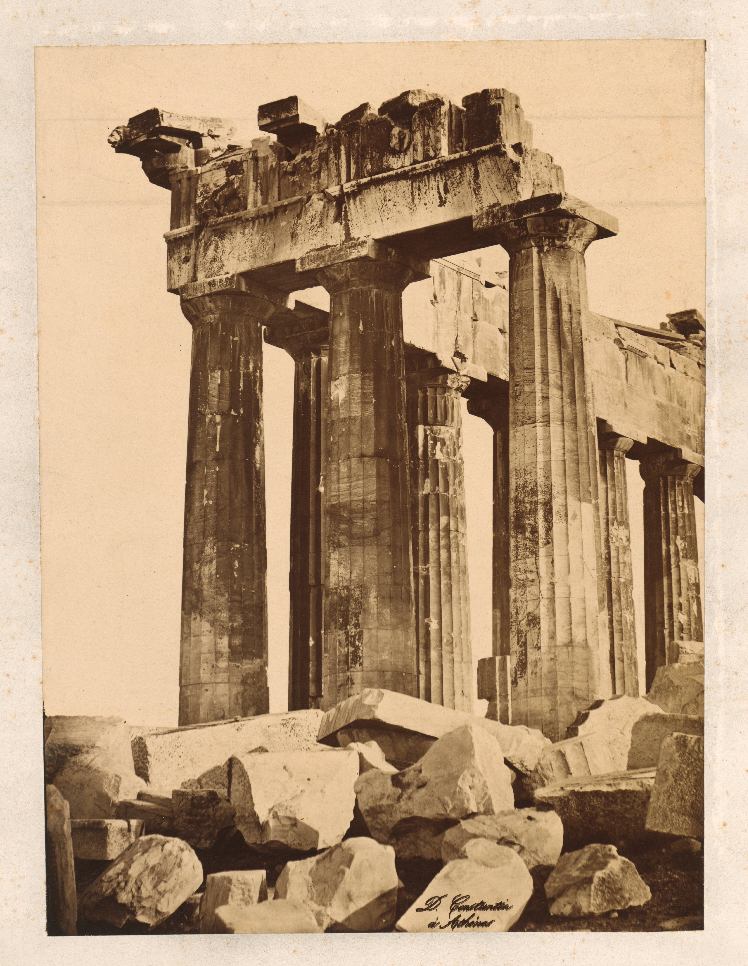 De zuilen van het Parthenon op de Acropolis in Athene