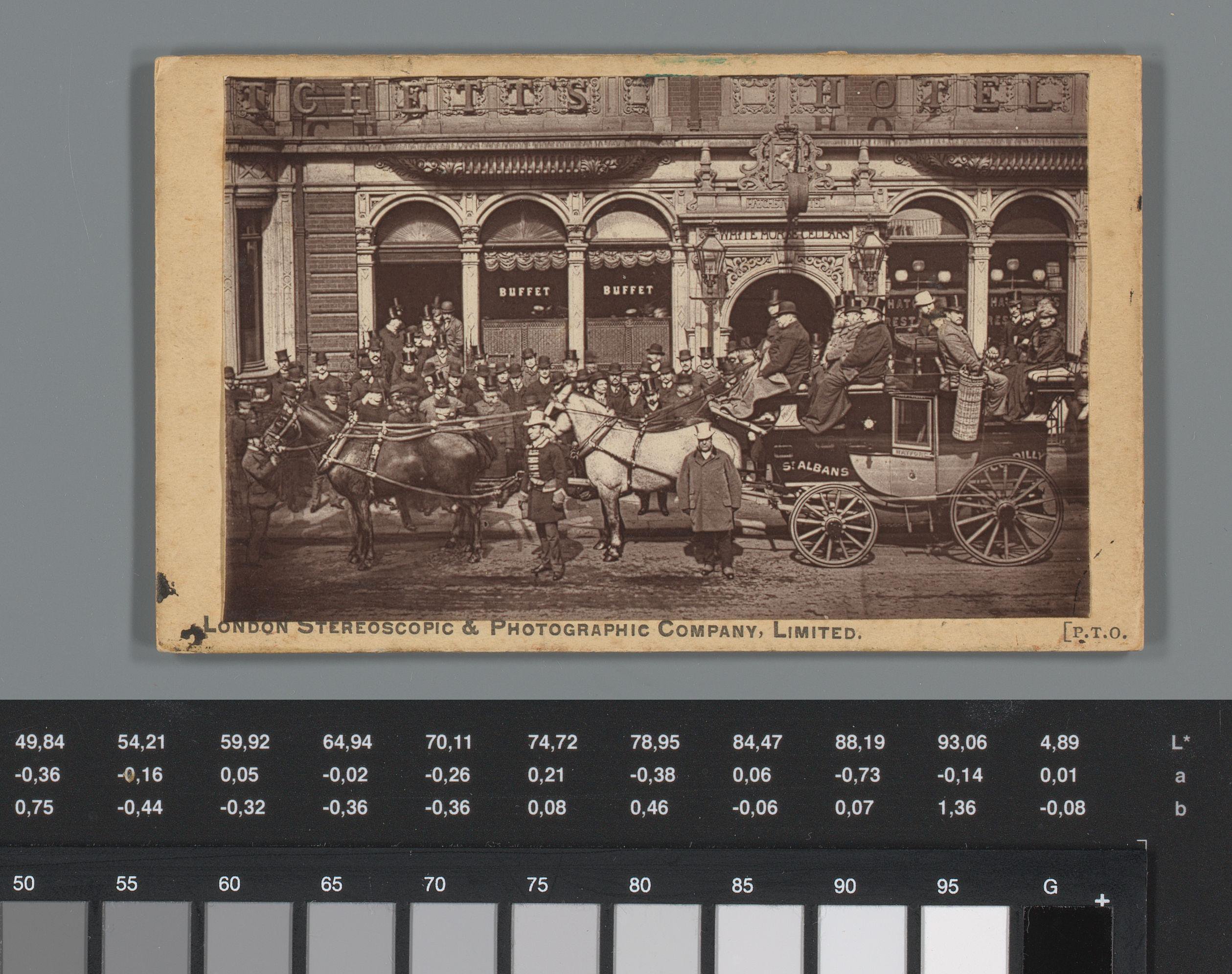 Reclame voor koetsritten van P.J. Rumney's te Londen met straatgezicht met rijtuig en vier paarden