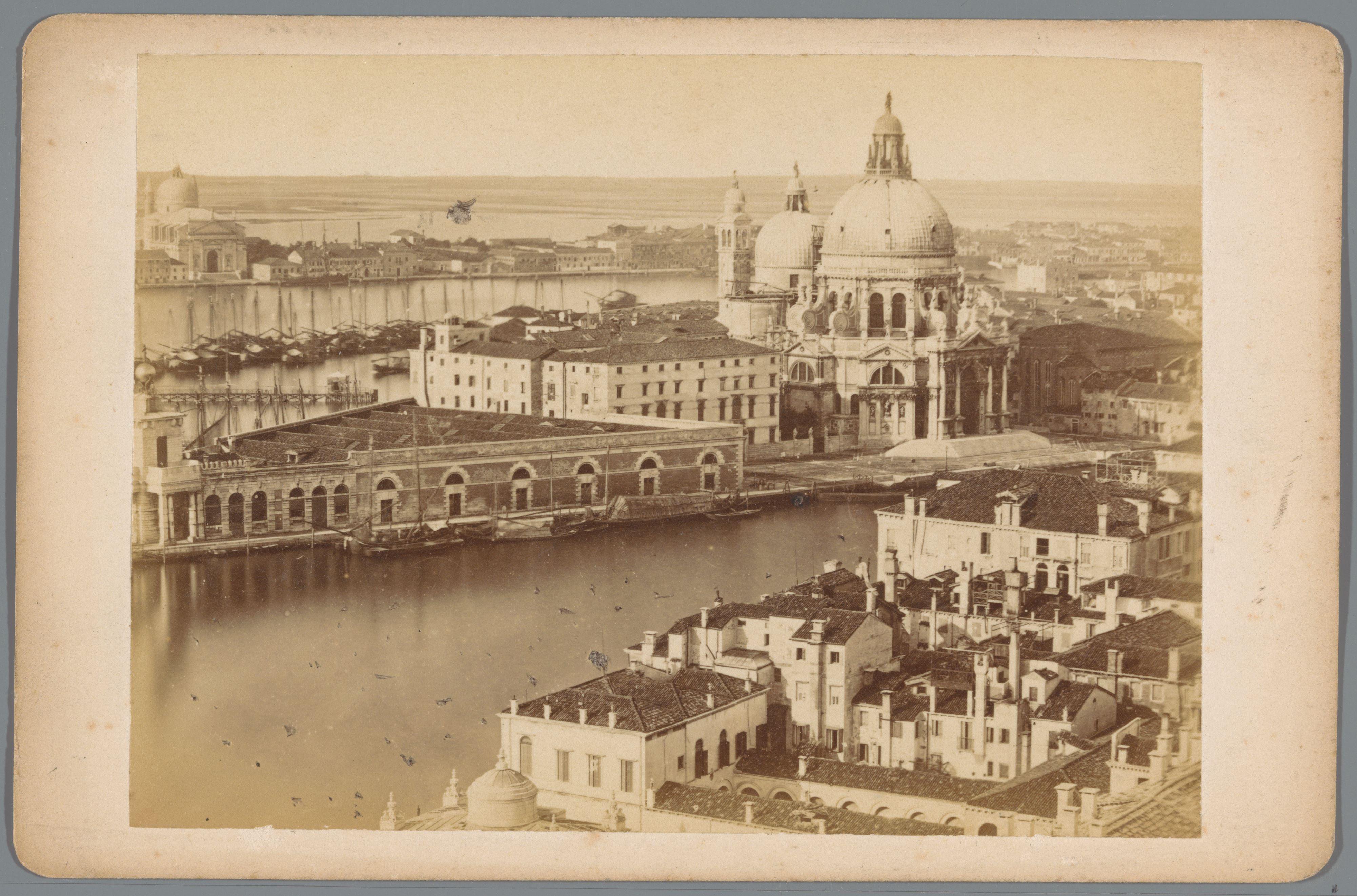 Gezicht op Venetië met de Santa Maria della Salute