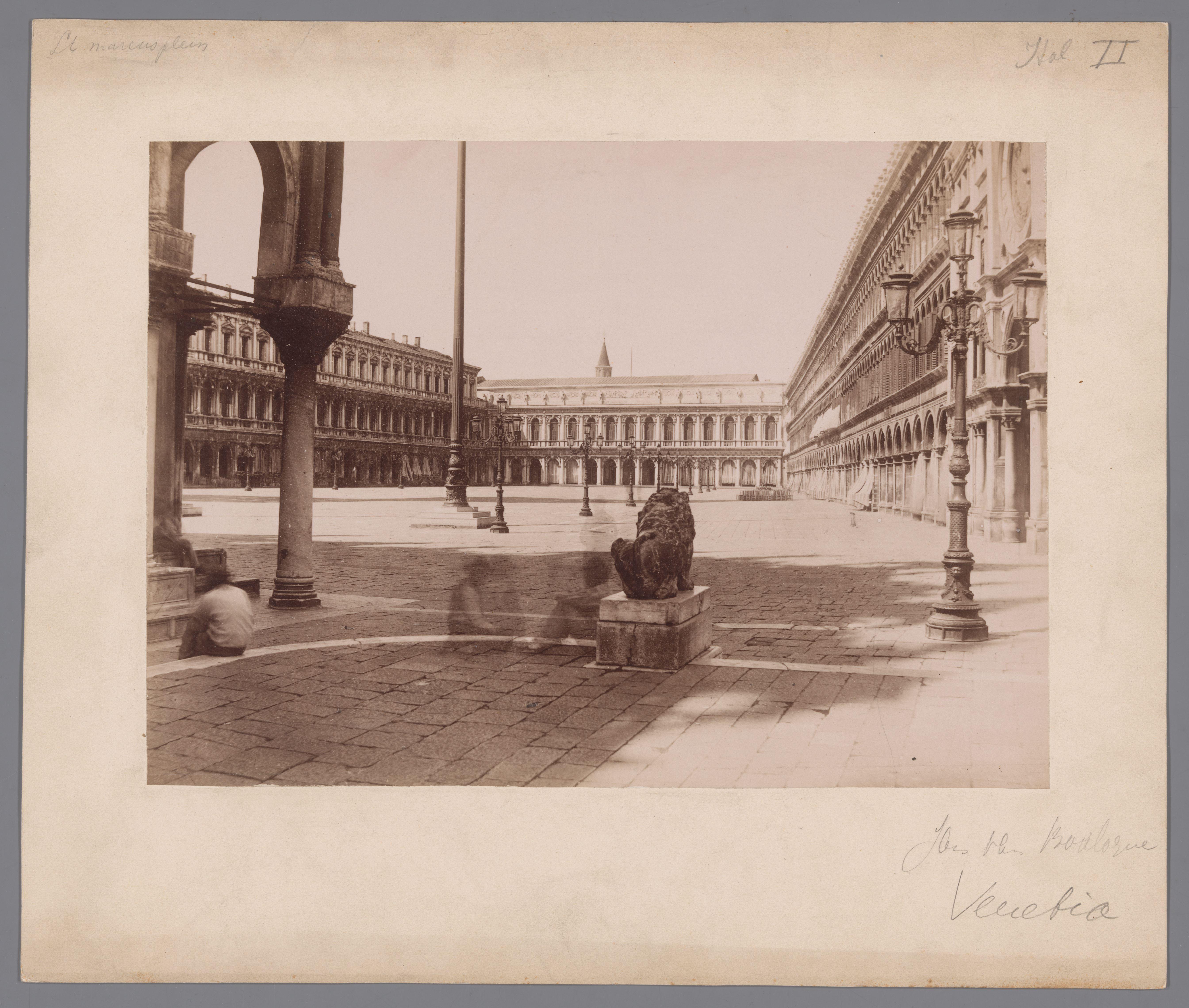 Gezicht op het Piazza San Marco te Venetië