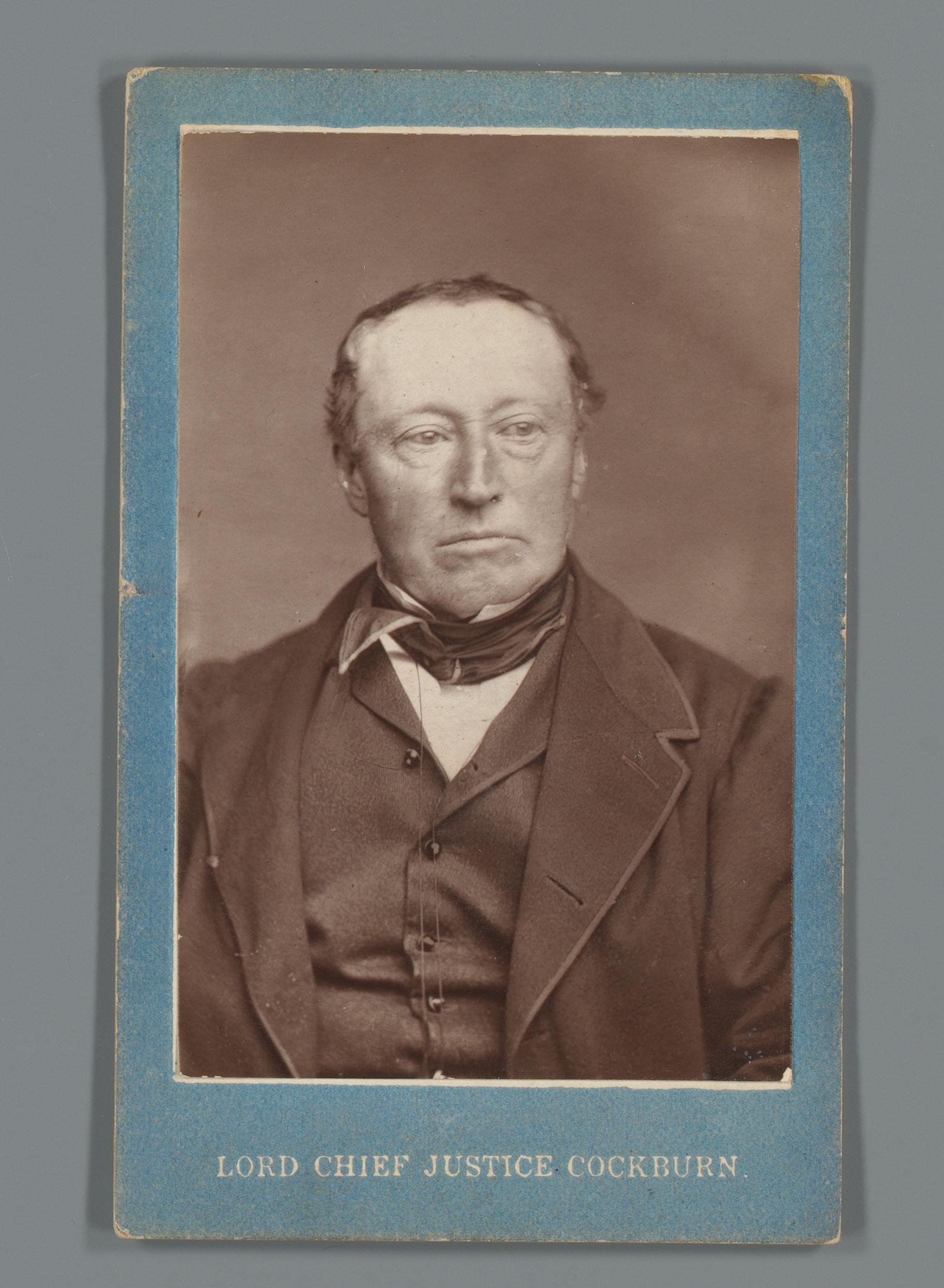 Portret van Sir Alexander Cockburn met reclame voor Roberts boekhandel in Londen
