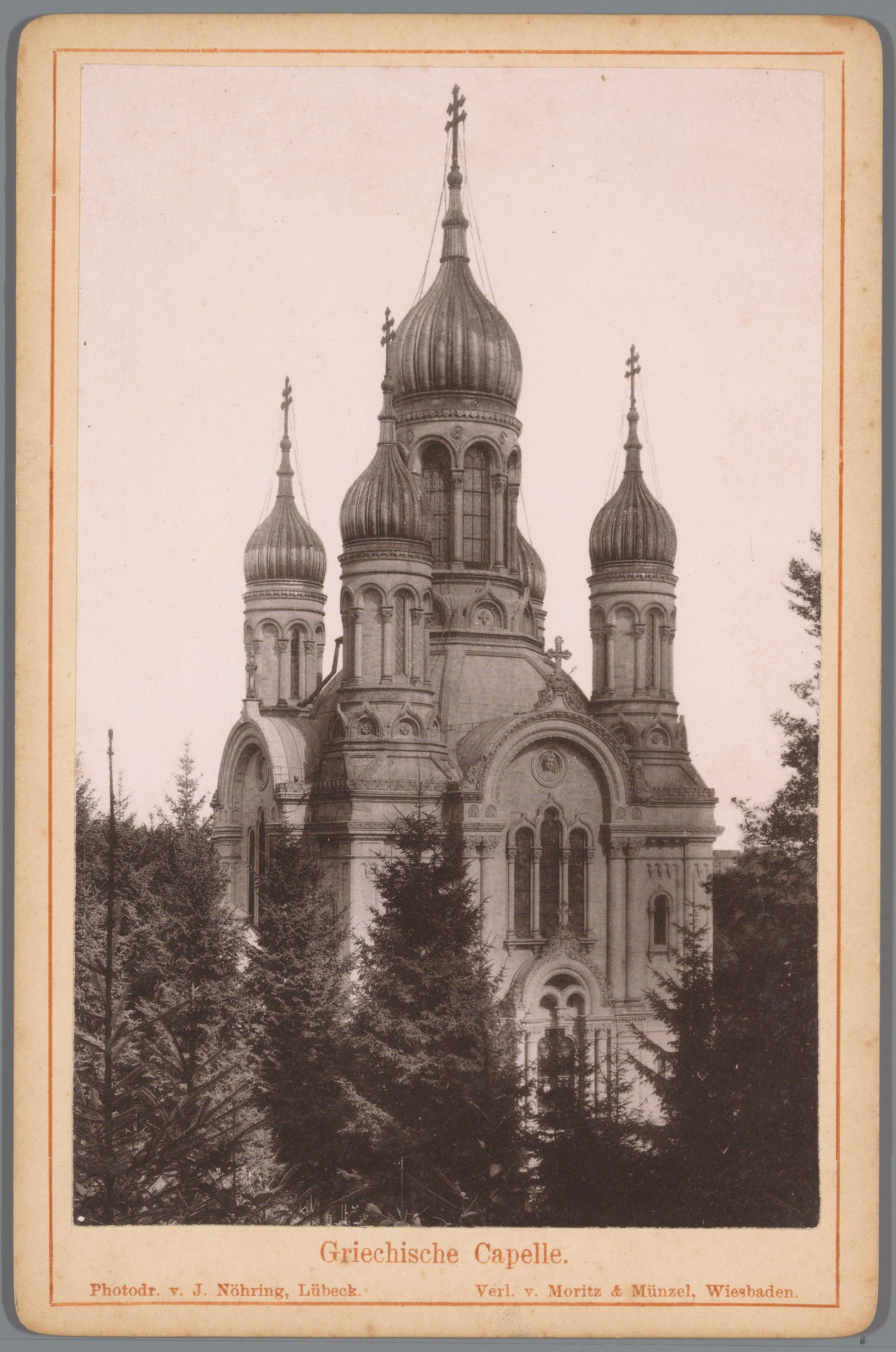 Gezicht op de Russische kerk van de Heilige Elisabeth in Wiesbaden