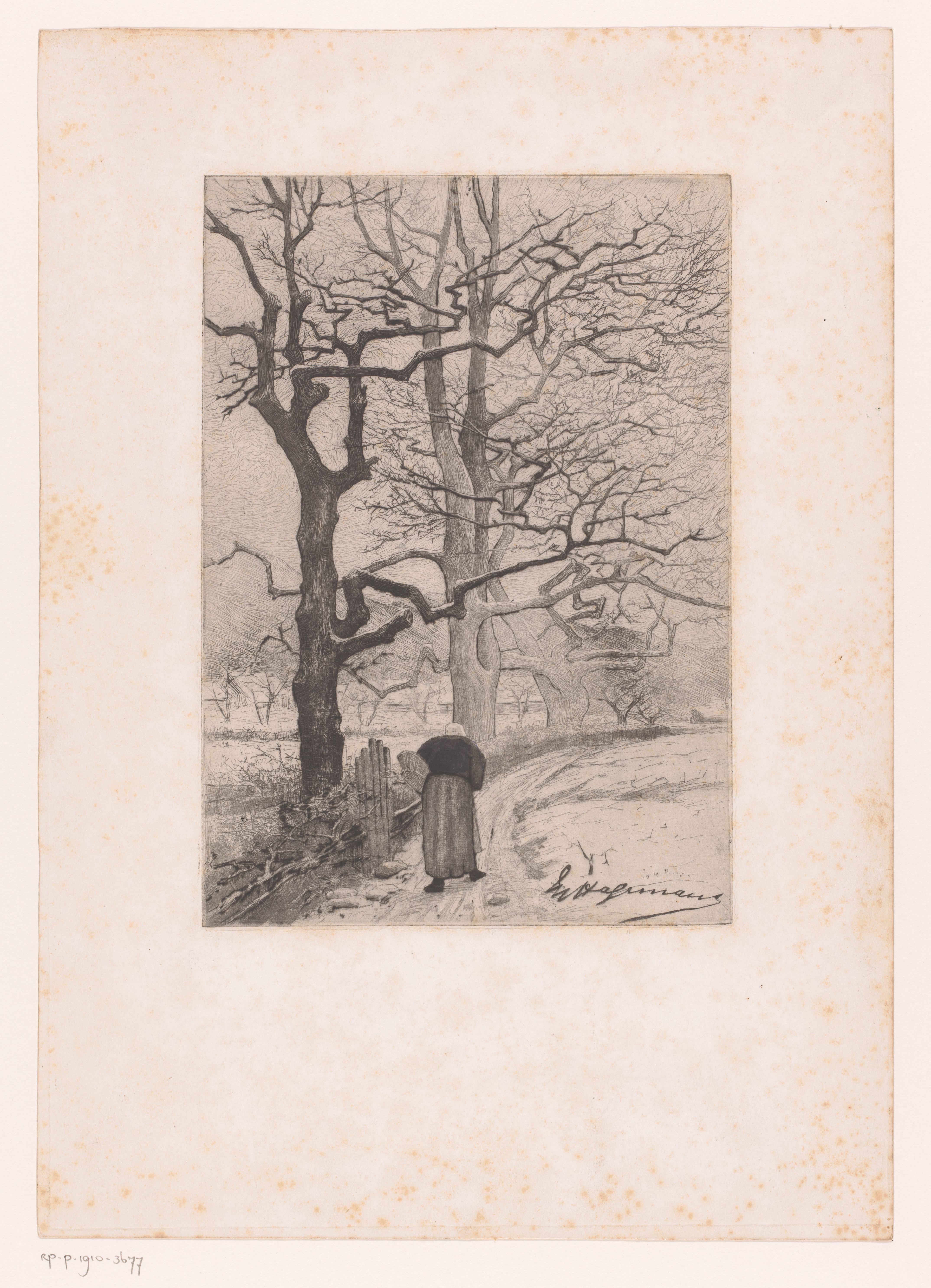 Winterlandschap met oude vrouw op een pad naar een dorp