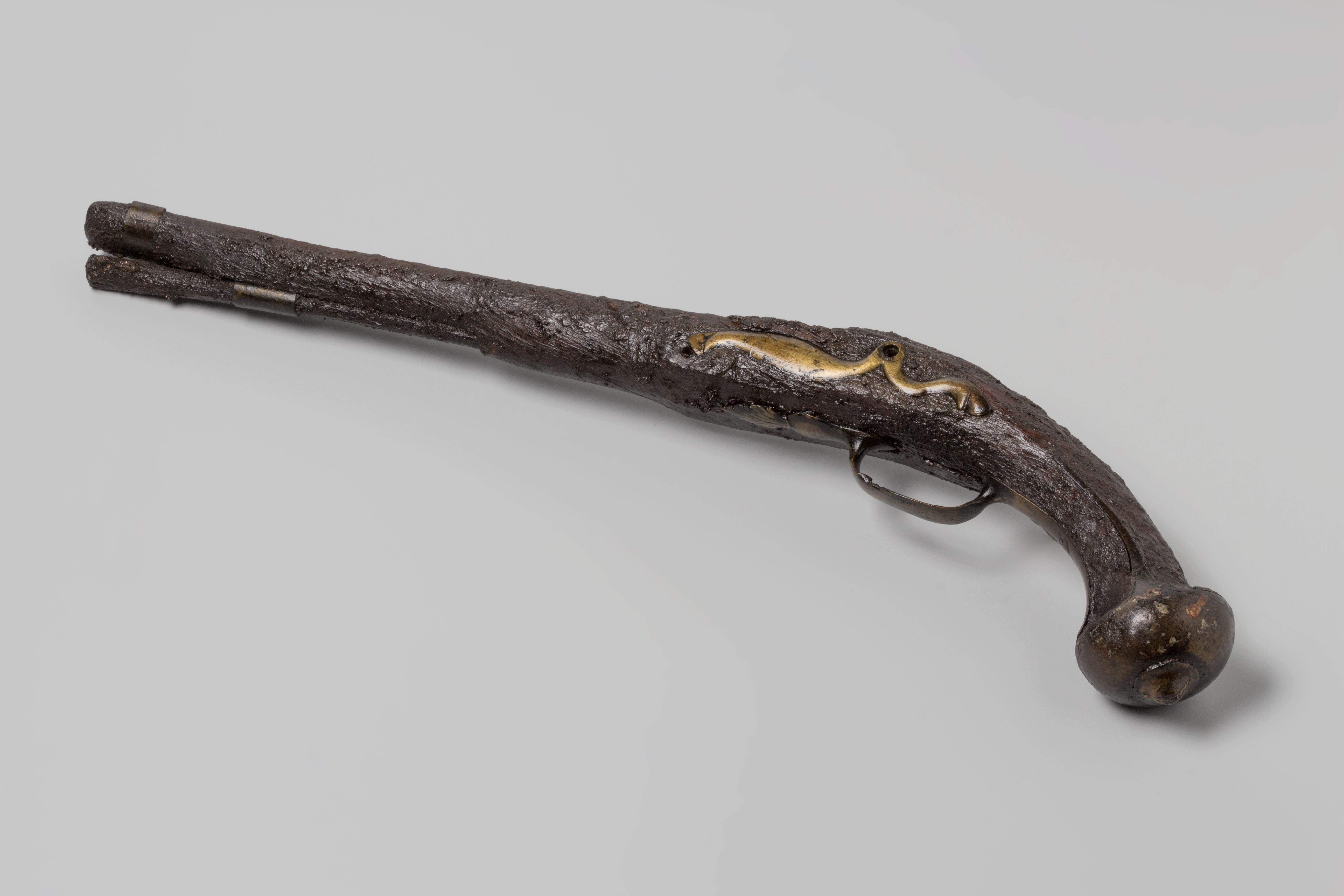 Pistol with side plate from the wreck of the Dutch East Indiaman Hollandia