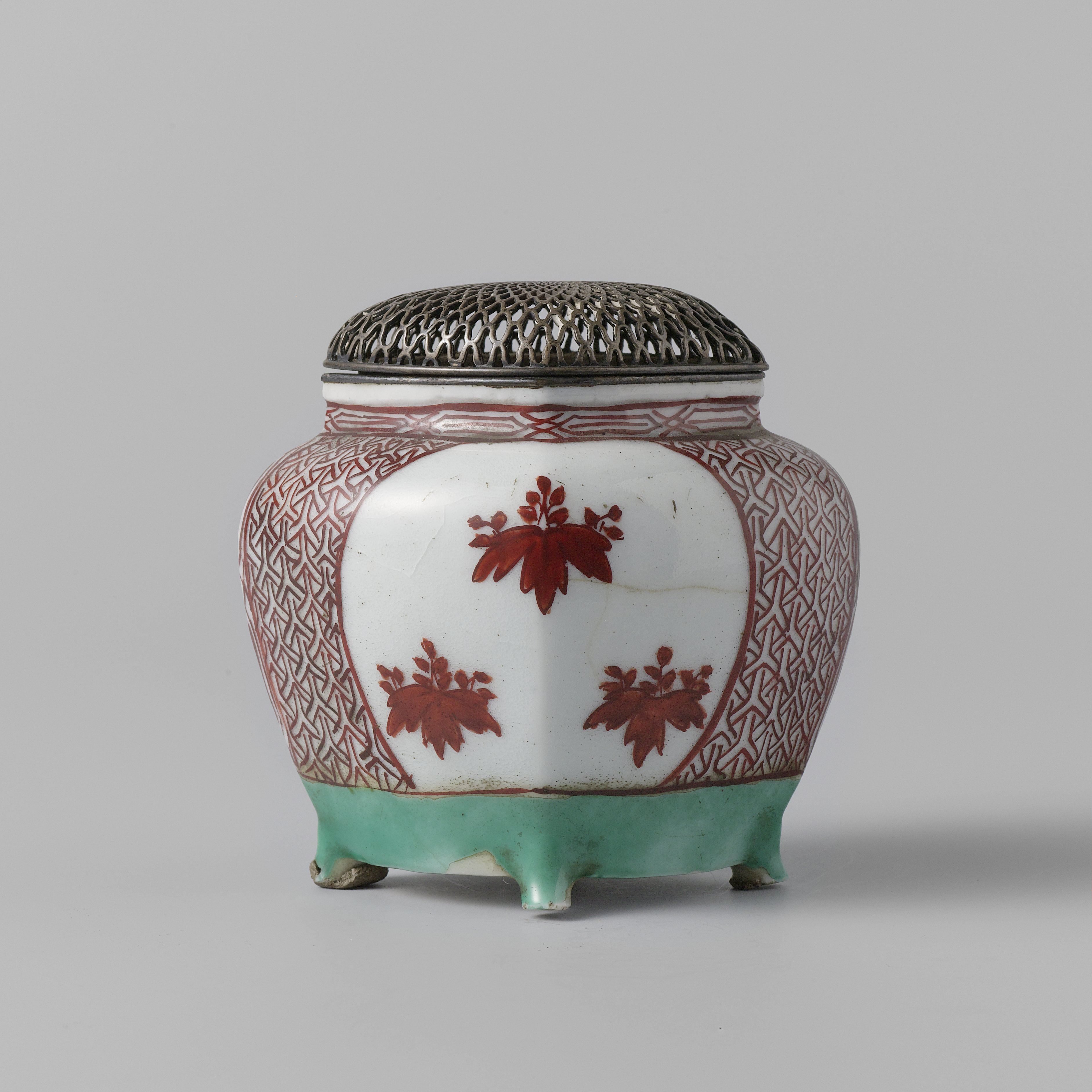 Incense burner with leaves and diaper pattern