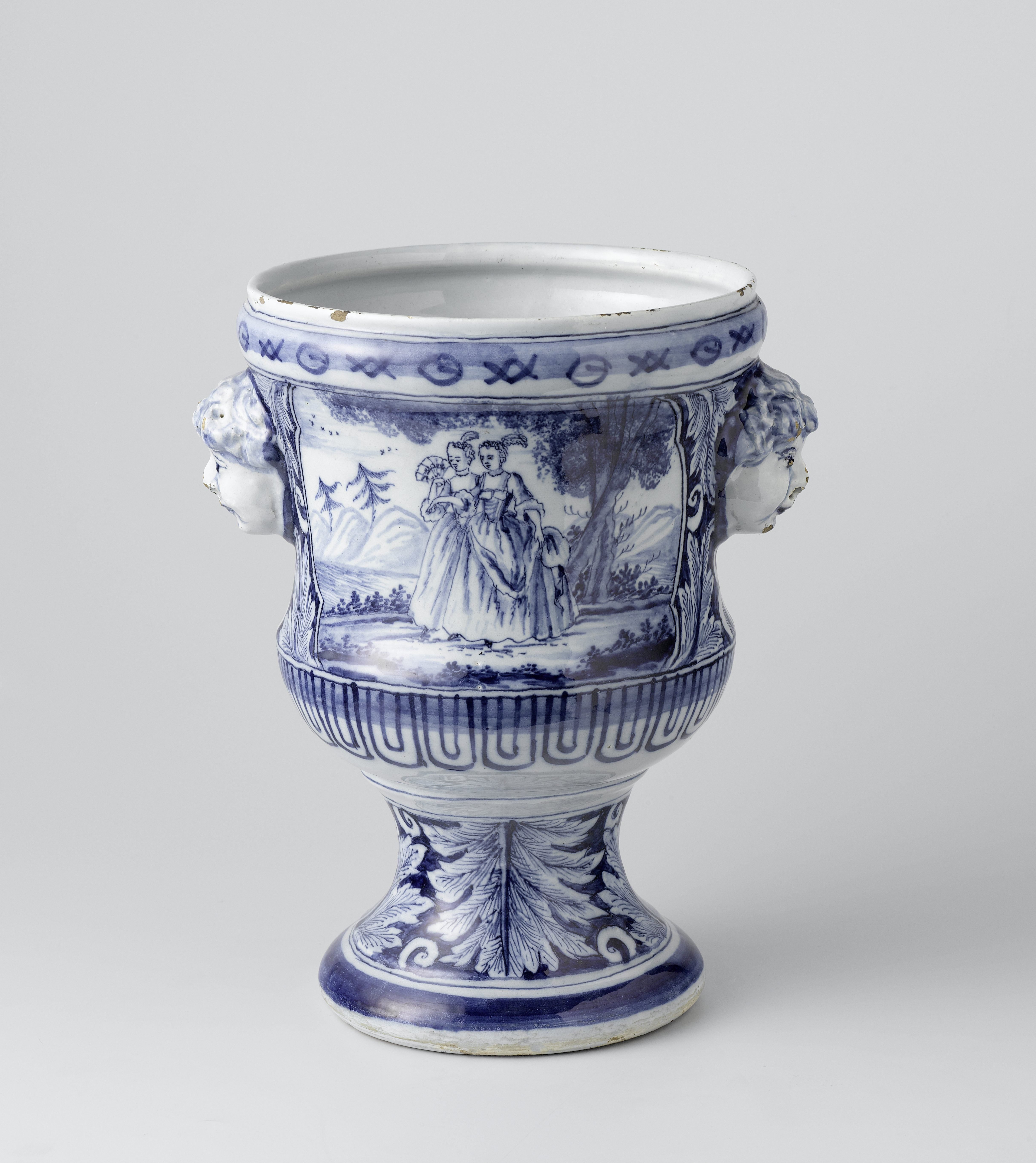 Twee bloempothouders (cache-pots)
