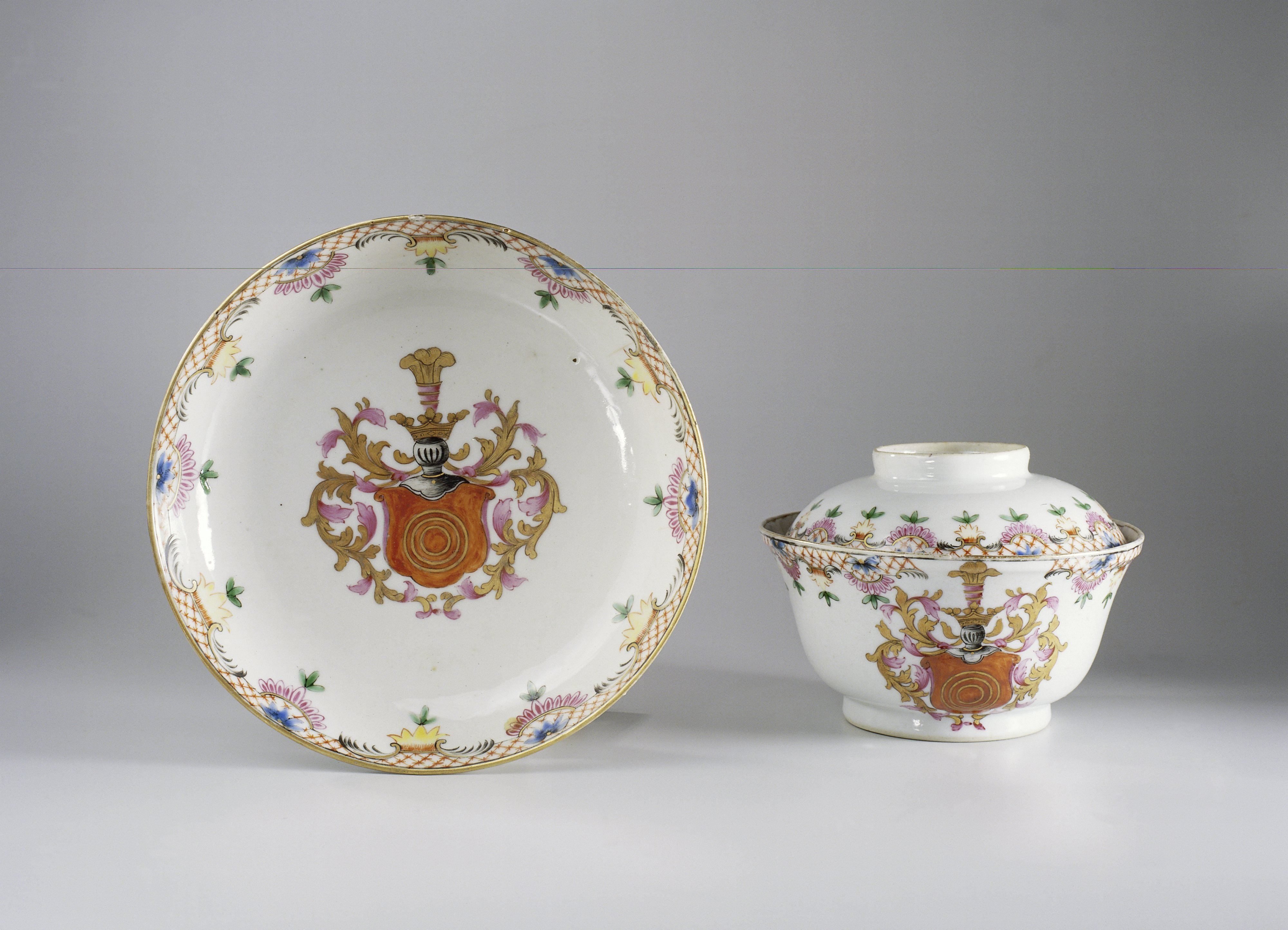 Covered sugarbowl and saucer with the arms of the Romswinckel family