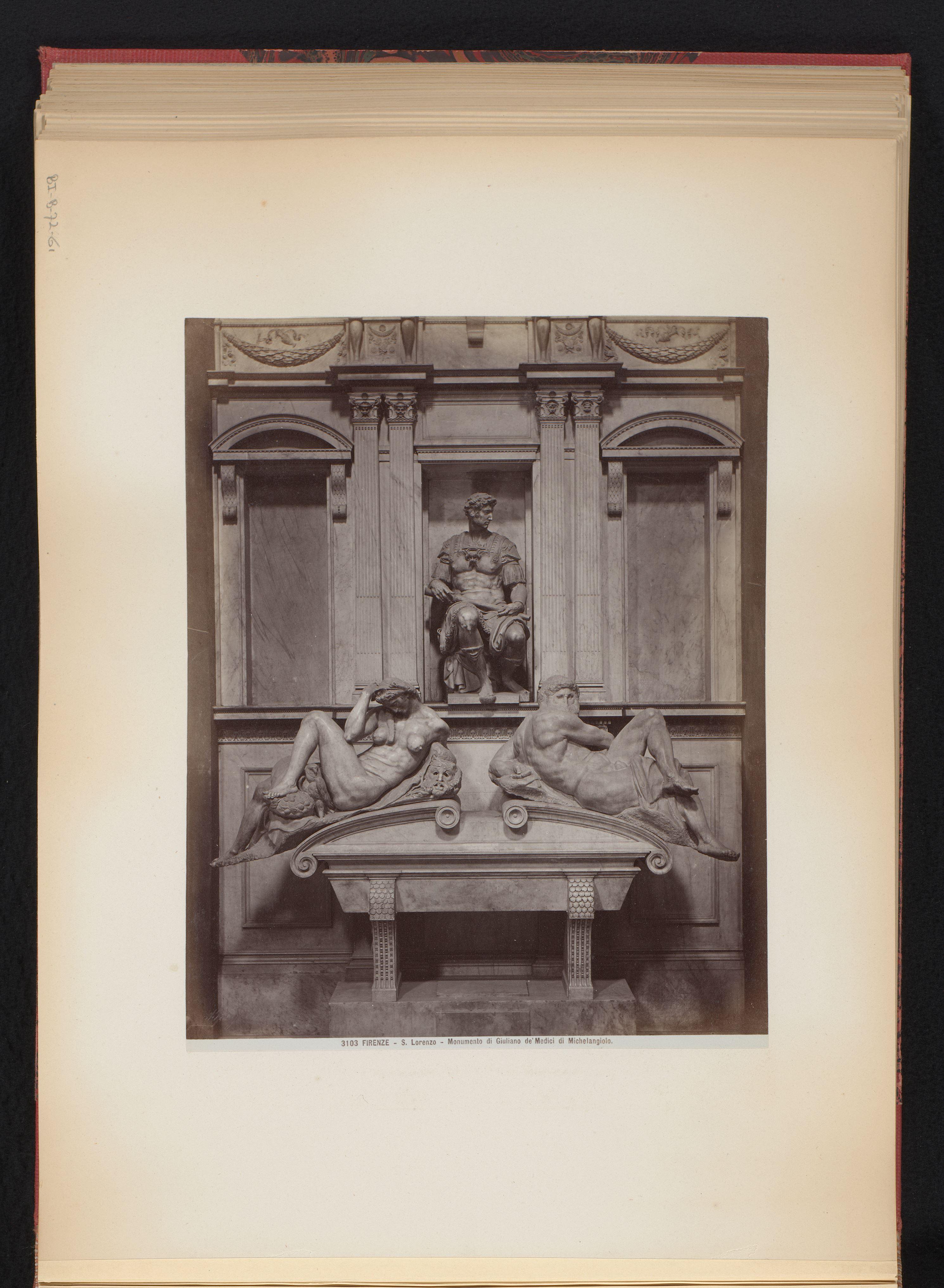 Grafmonument voor Giuliano de'Medici door Michelangelo te Florence, Italië