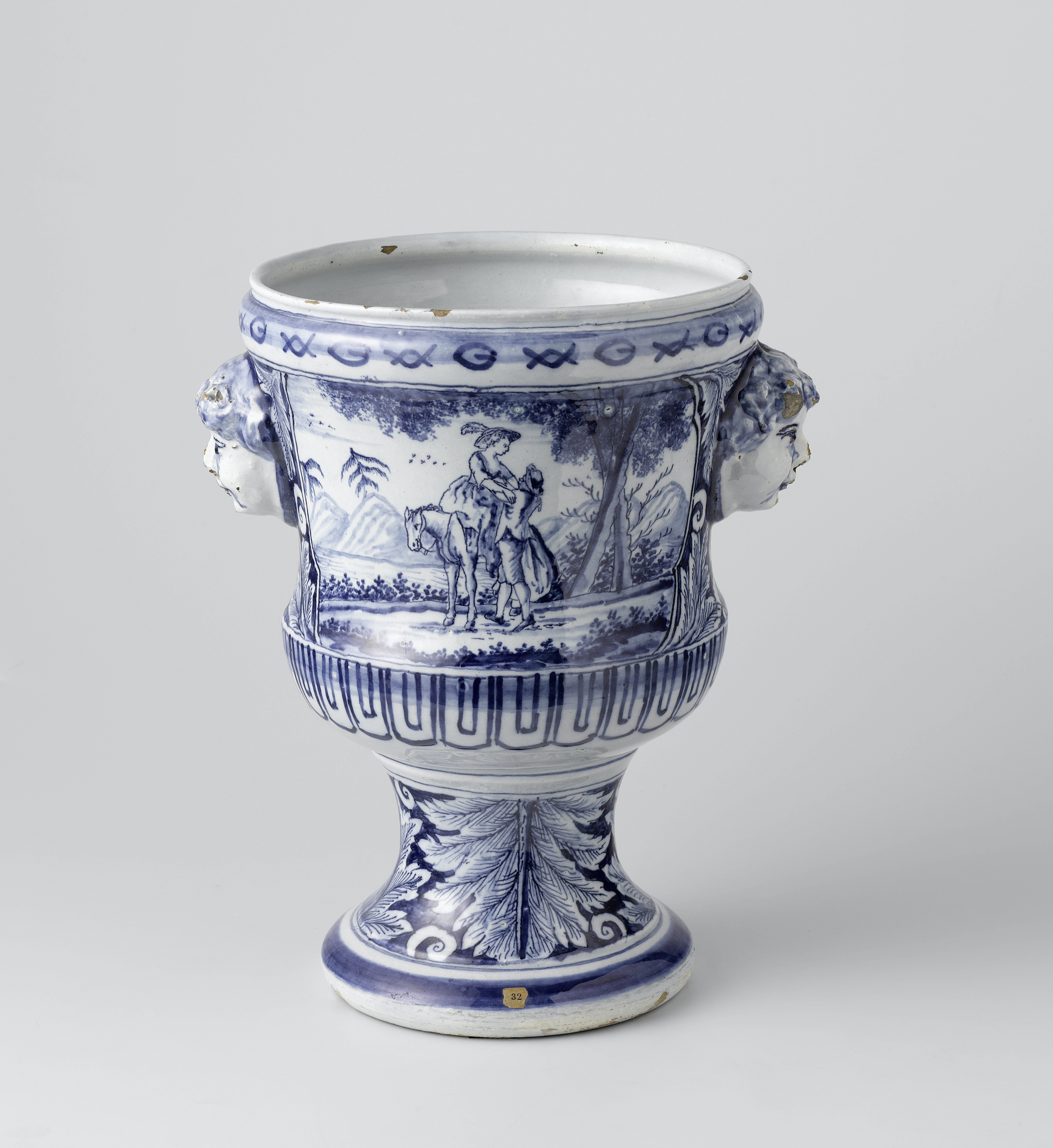 Twee bloempothouders (cache-pots)