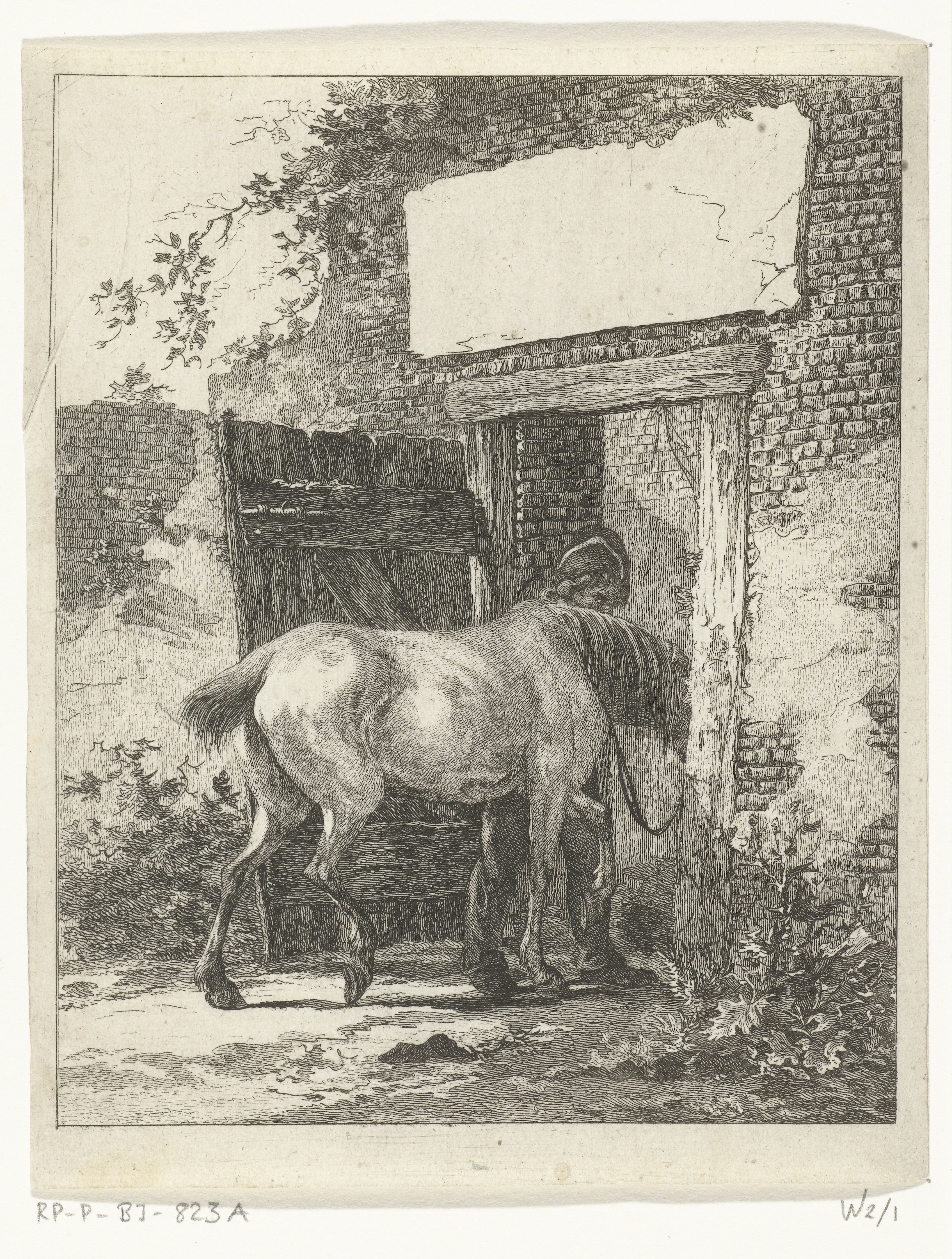 Een staljongen brengt een paard op stal
