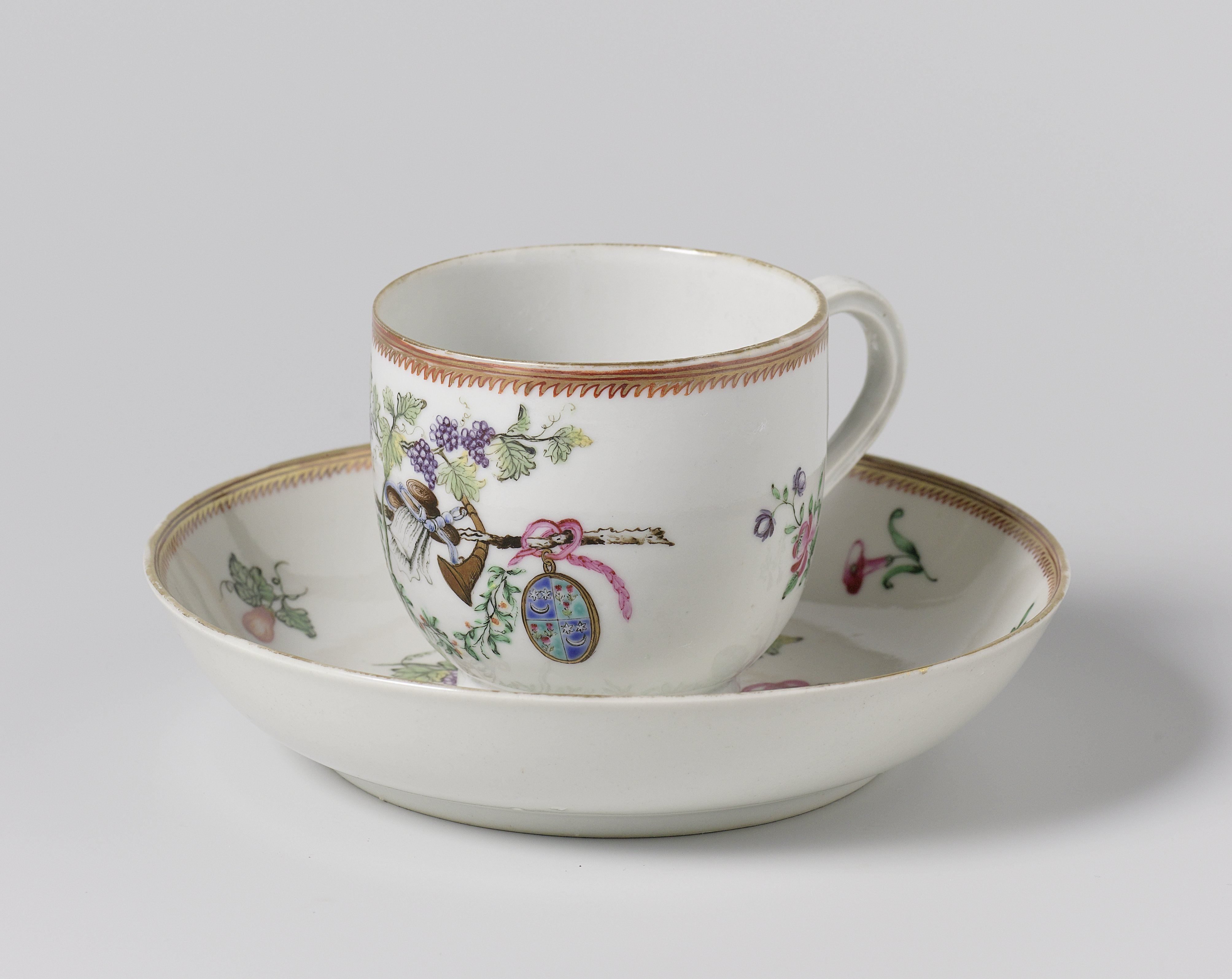 Cup with handle and saucer with the arms of the Visvliet and Sluymer families