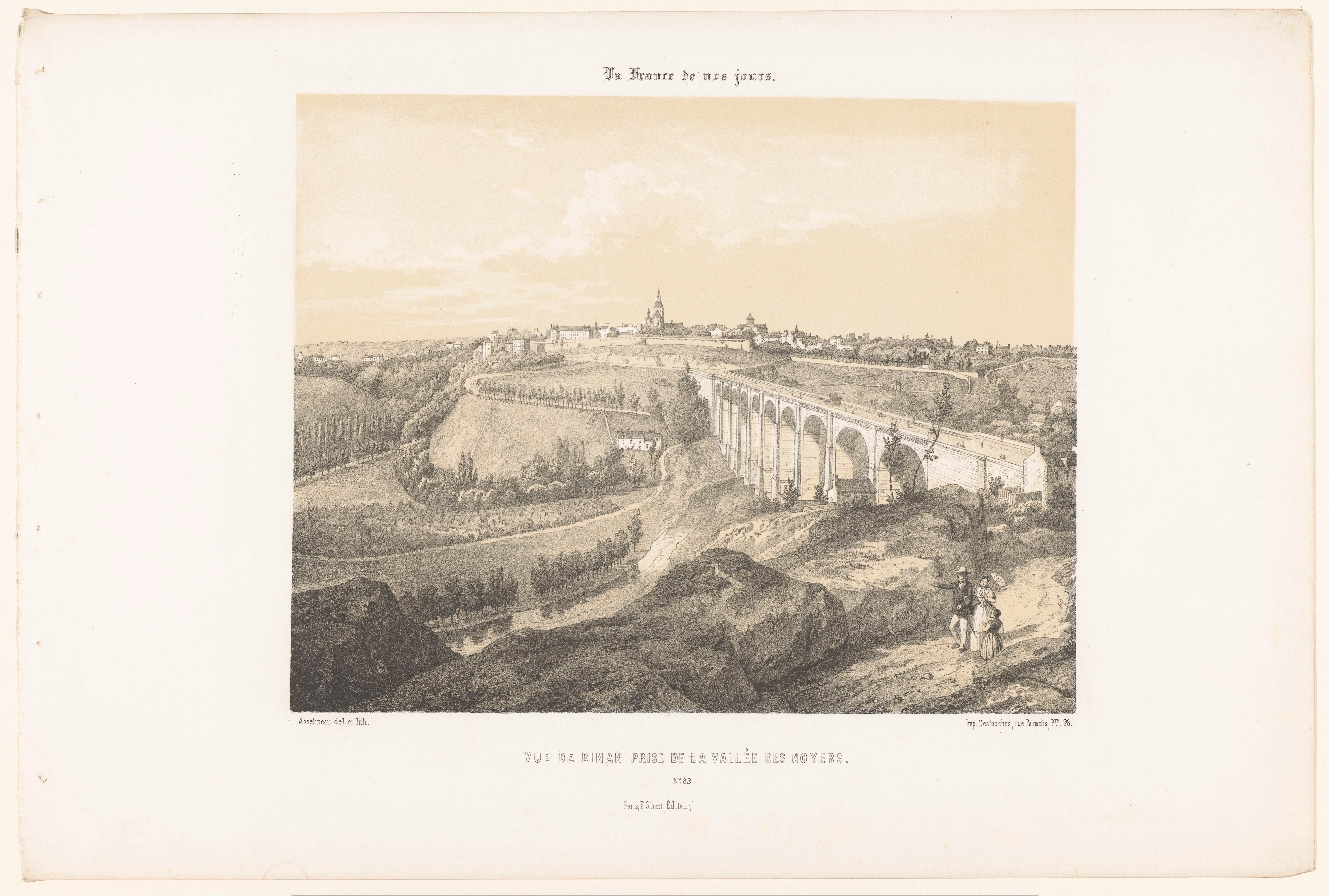 Zicht op Dinan en het viaduct over de rivier de Rance