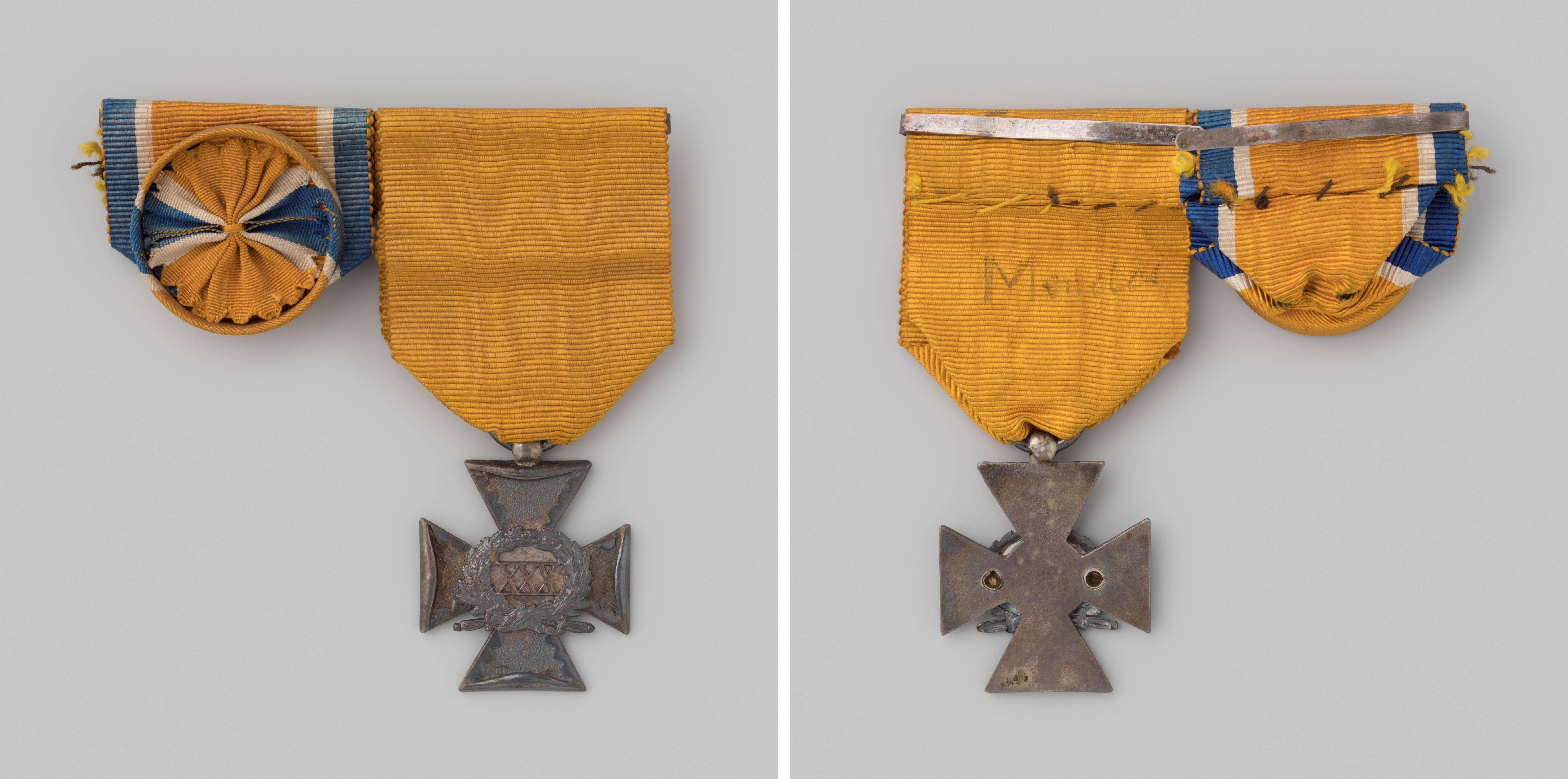 Officierskruis in de orde van Oranje-Nassau, ereteken voor dertigjarige dienst als officier van de schutterij, gedragen door A. Mendes da Costa, luitenant-kolonel te Amsterdam