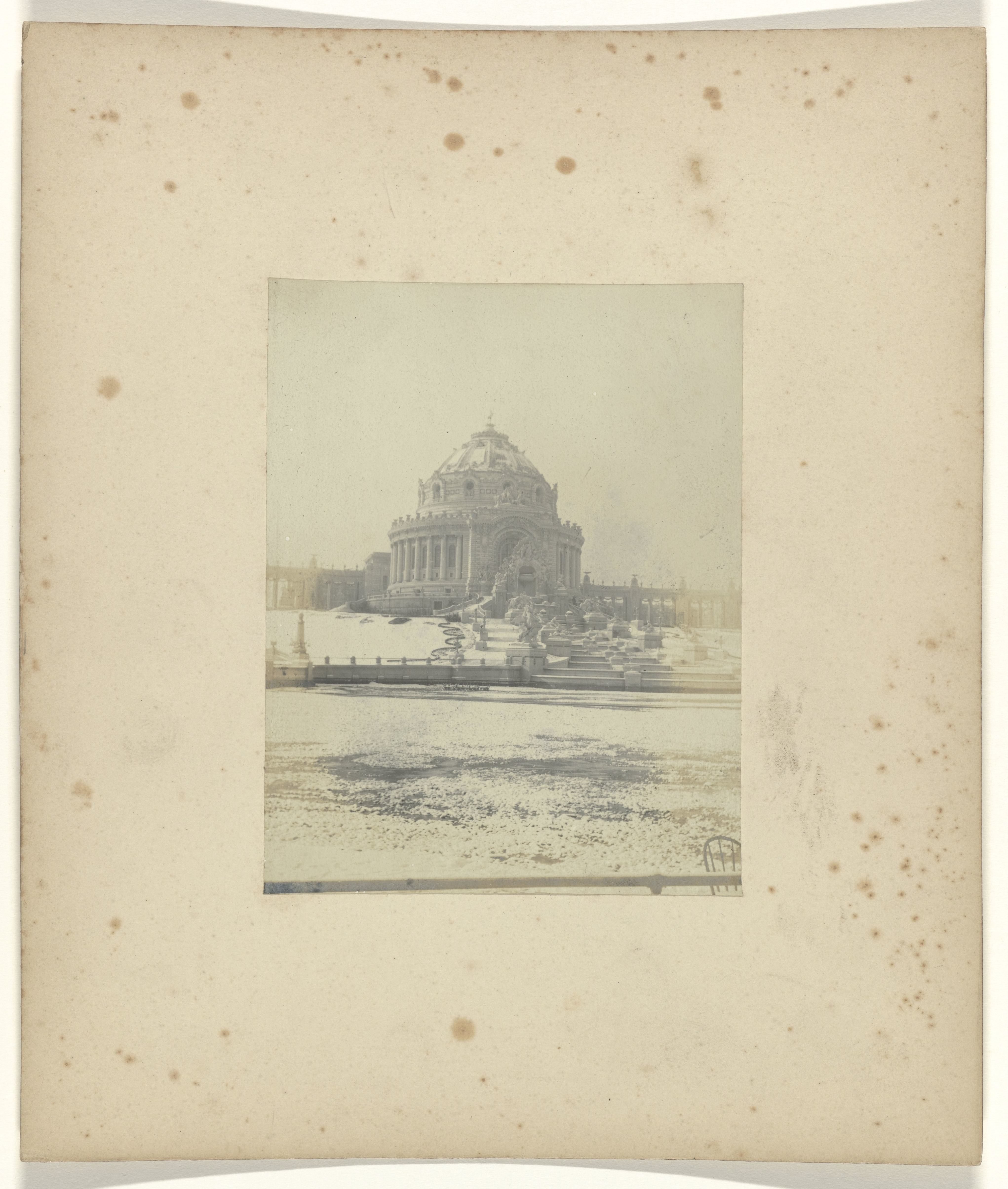 Gezicht op de Festival Hall en het drooggelegde Grand Basin (of: Lagoon) op het terrein van de wereldtentoonstelling in St. Louis (Louisiana Purchase Exposition), 1904