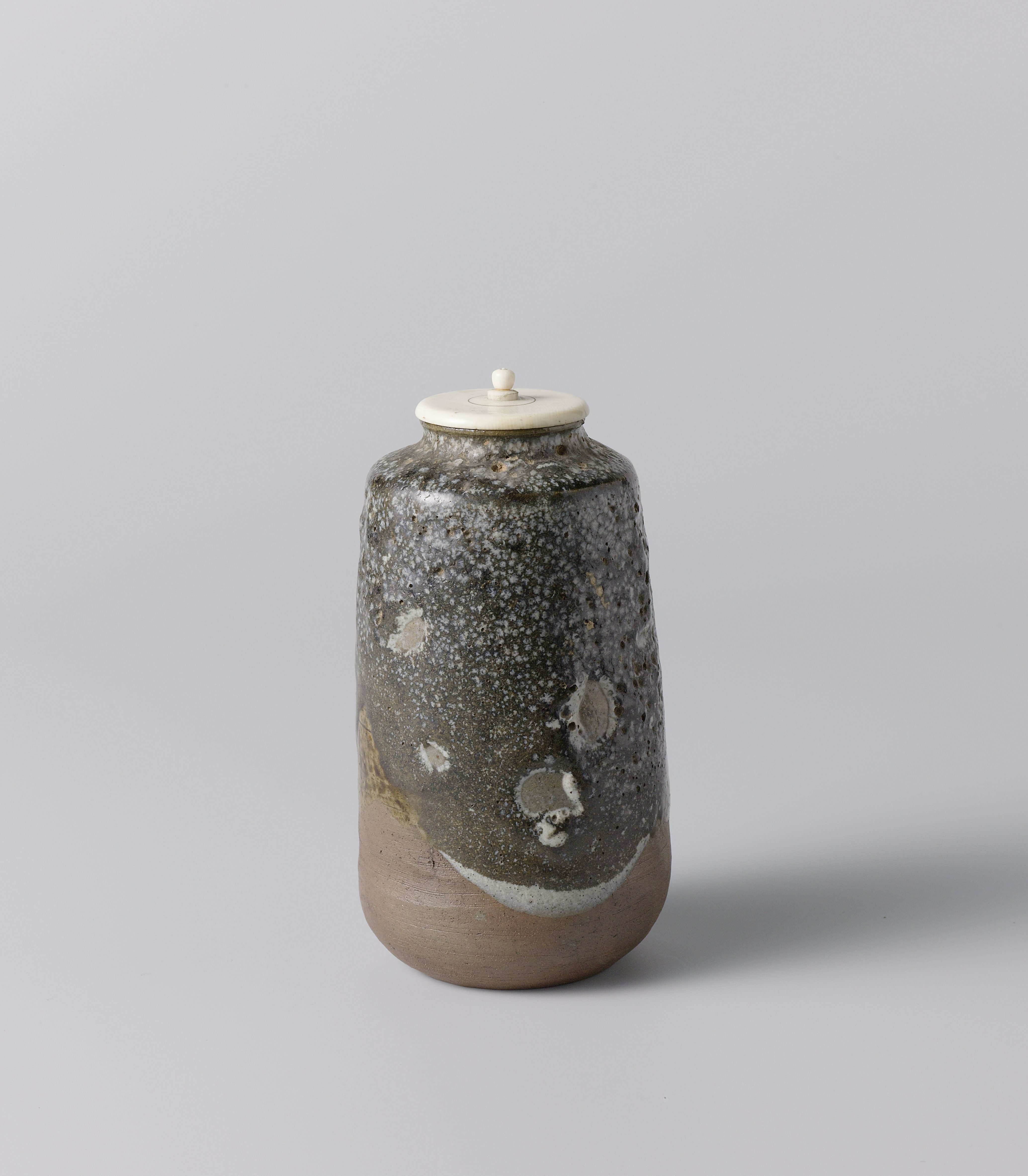 Tea caddy