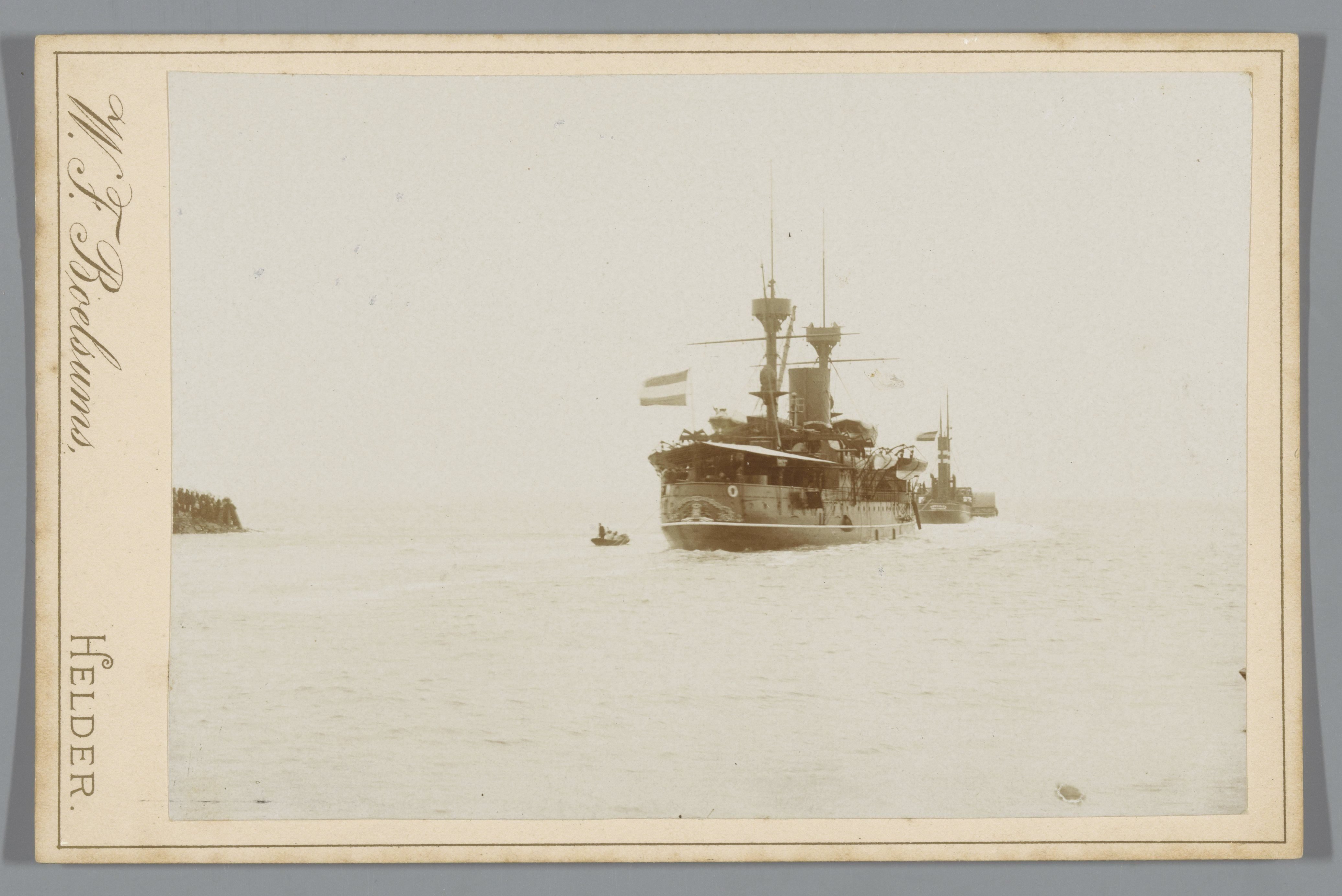 Pantserdekschip Hr. Ms. Koningin Wilhelmina der Nederlanden op zee