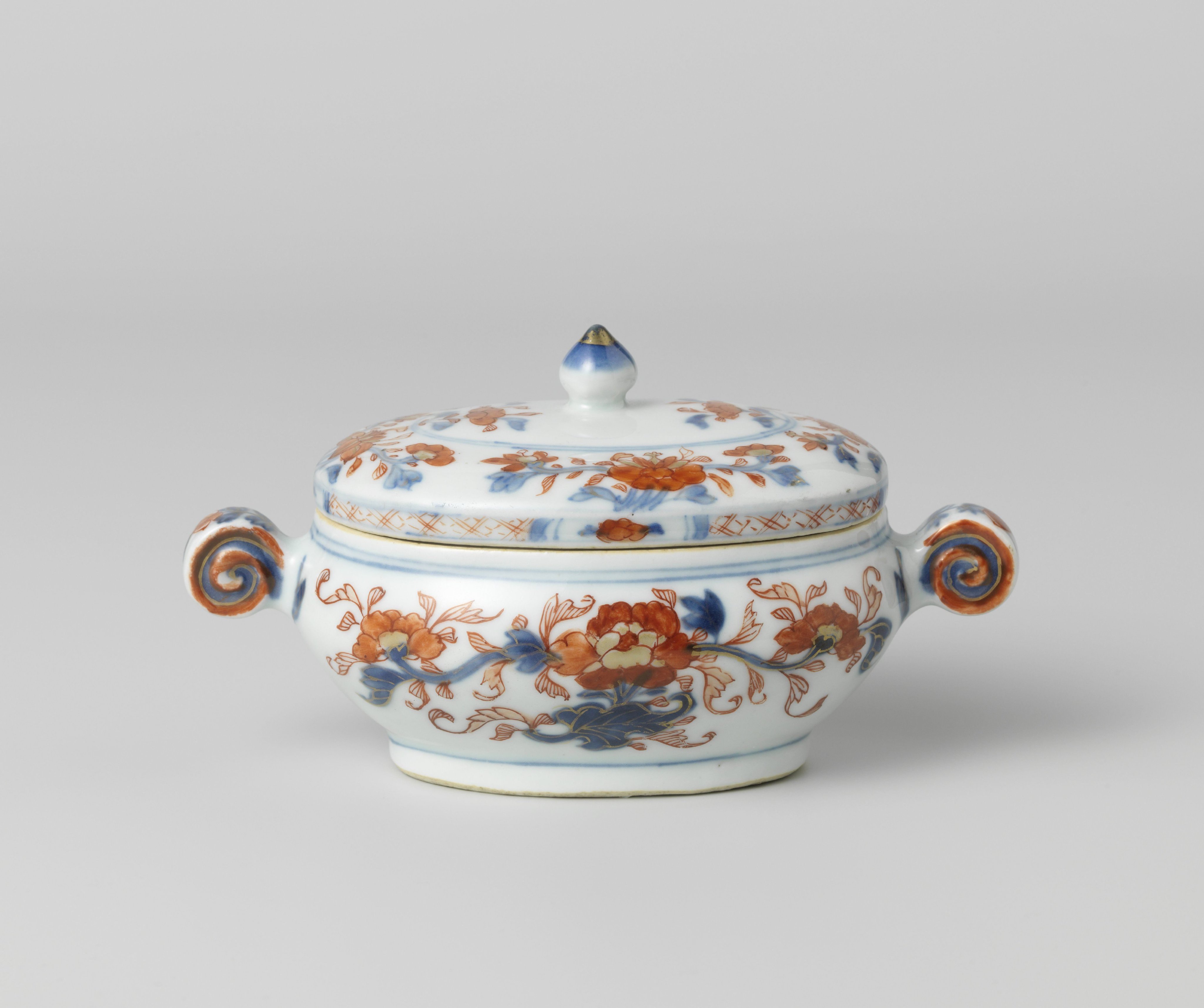 Tureen with flower sprays and two vertical scroll handles